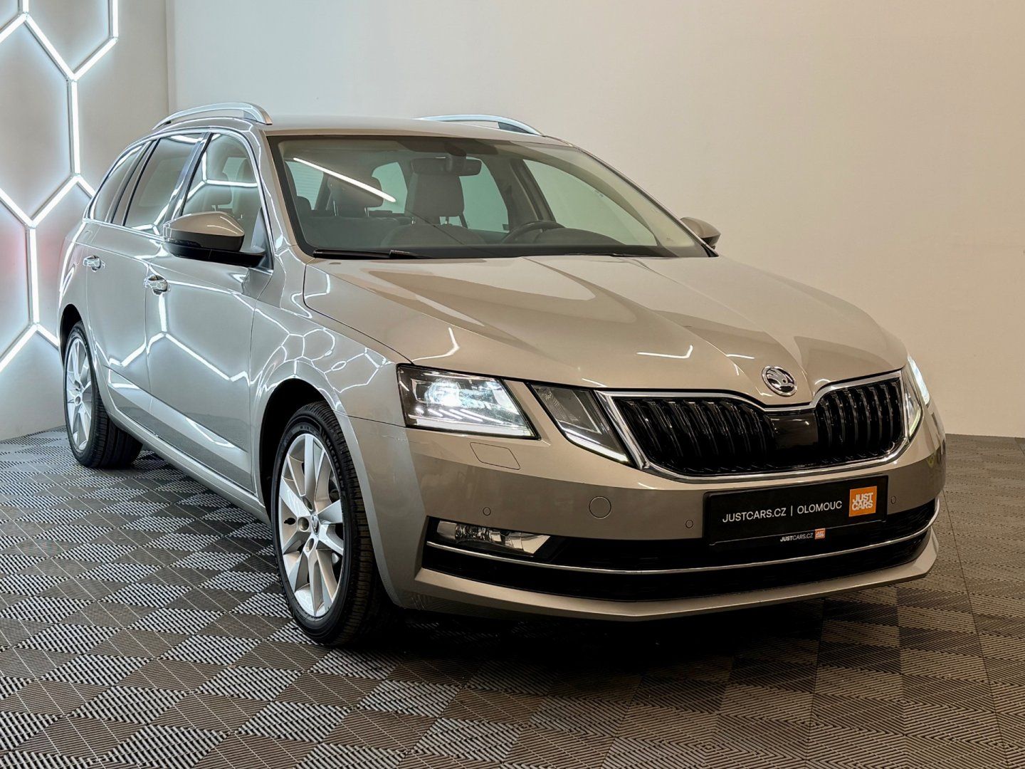 Škoda Octavia, 1.5 TSI DSG/STYLE/WEBASTO/TZ - fotka 4