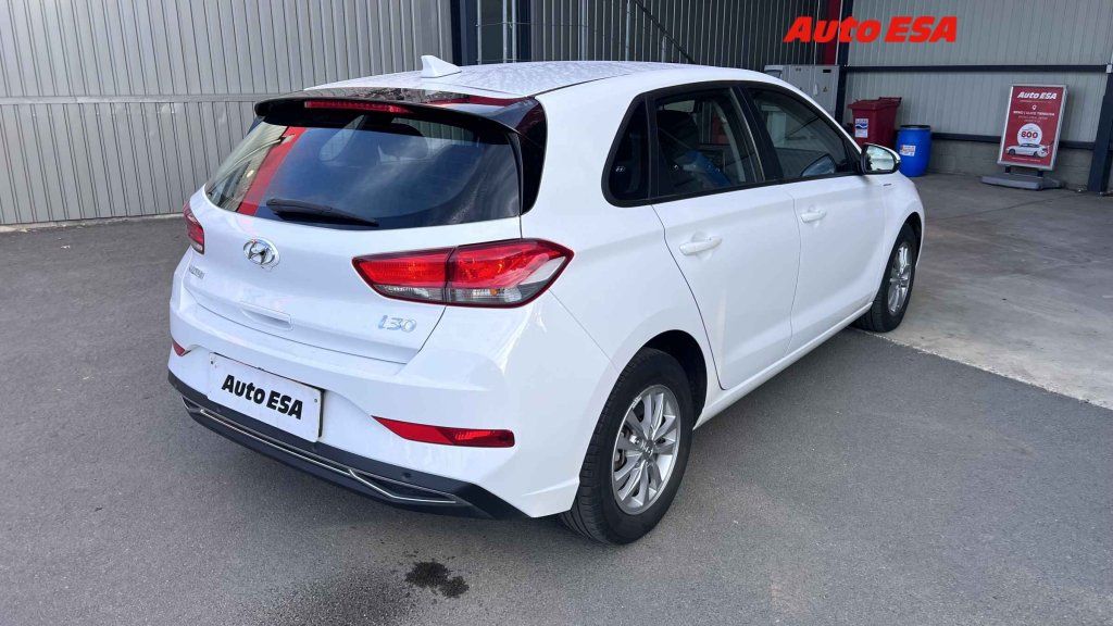 Hyundai i30, 1.5DPi,ČR,servis.kniha - fotka 2