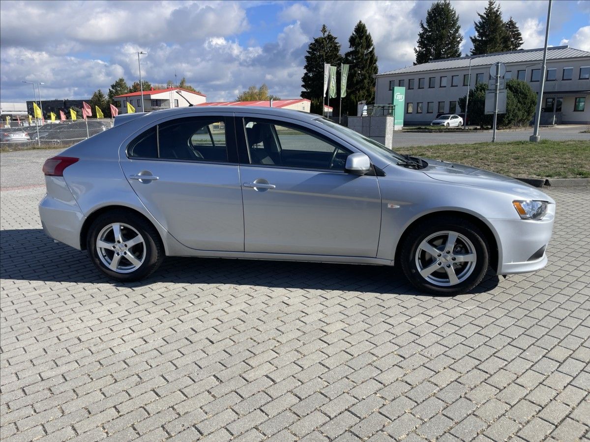 Mitsubishi Lancer, 1,6 i 86kw Invite Klima Tažné - fotka 5