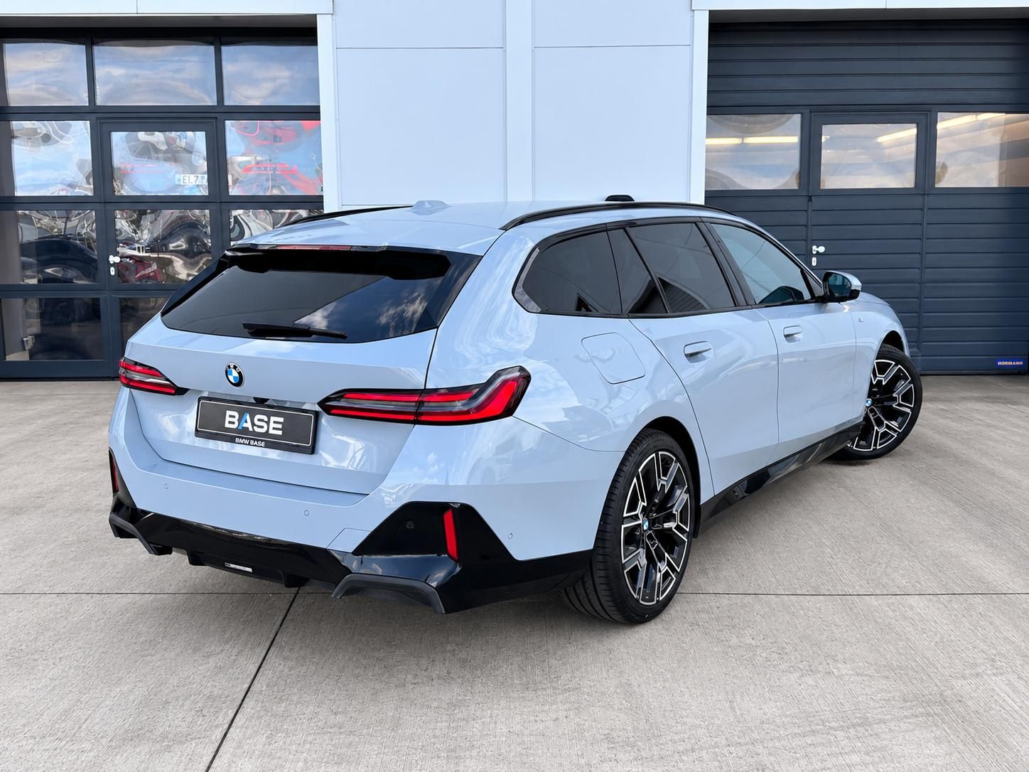 BMW Řada 5, 540d xDrive Touring M-Sport - fotka 4