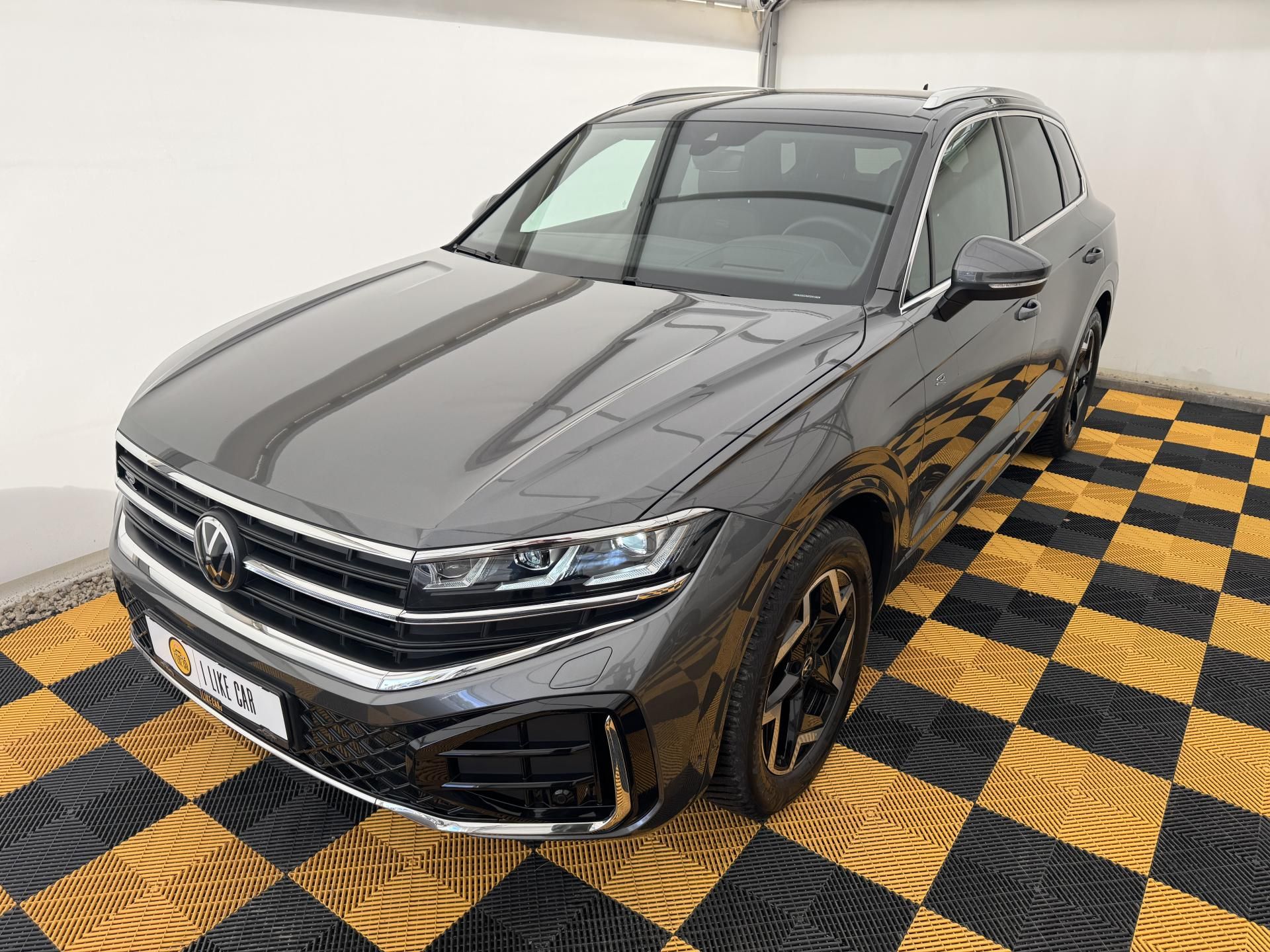 Volkswagen Touareg, 3.0Tdi*1-MAJ*DPH*HUD*R-LINE*