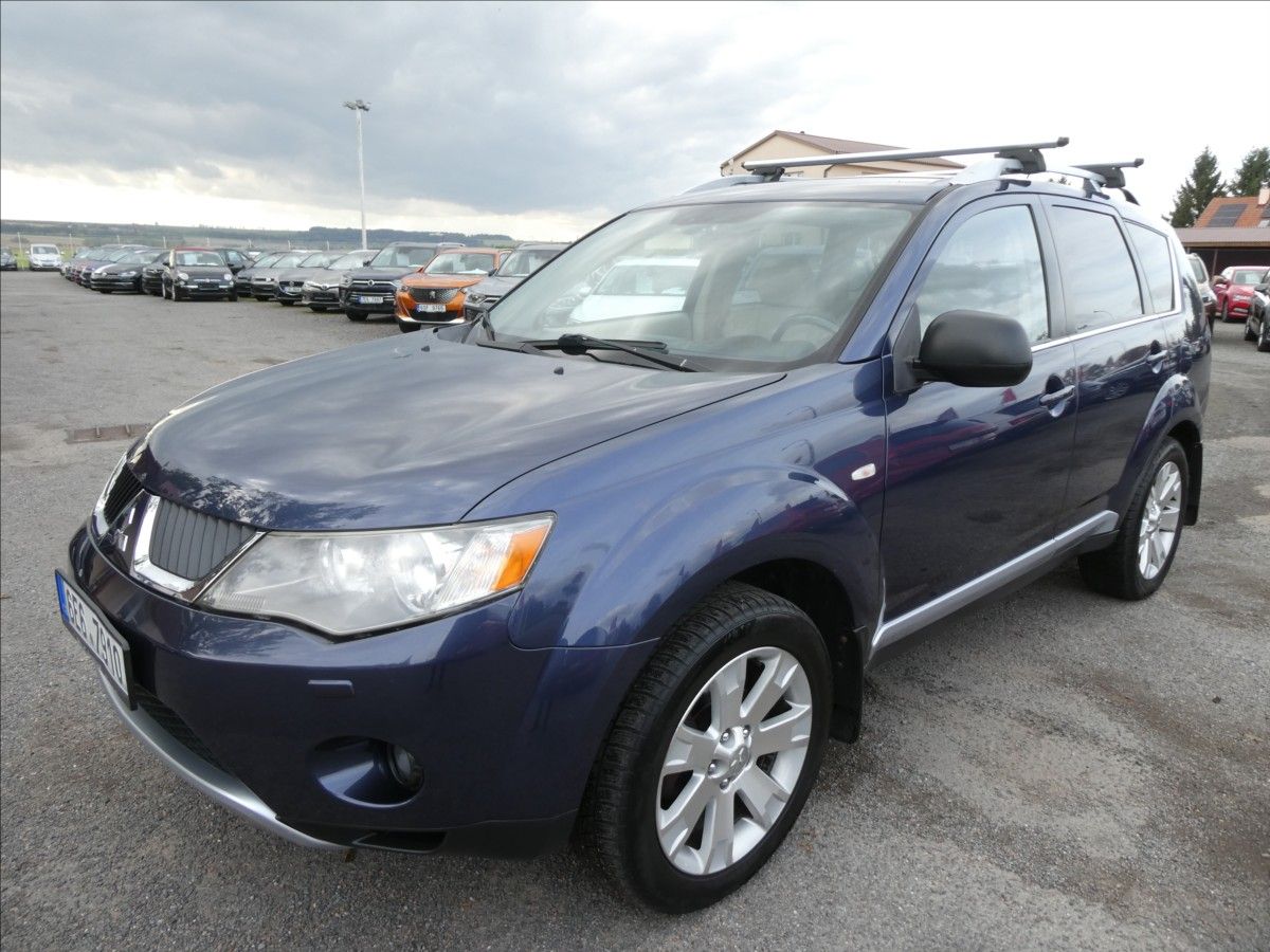 Mitsubishi Outlander, 2,4 i 125kW 7.míst,4x4,automat - fotka 3