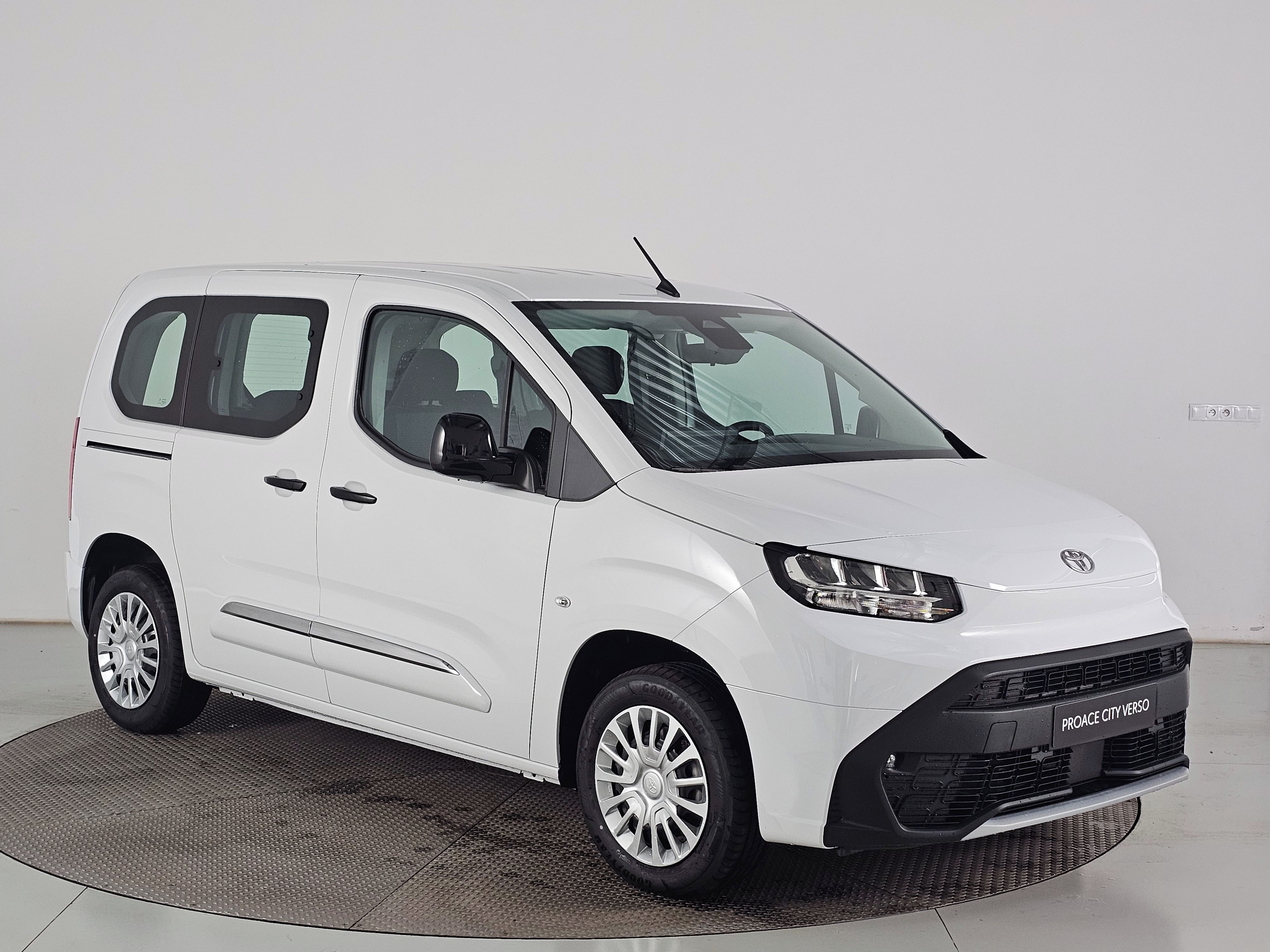 Toyota Proace City Verso, L1, 1.2 110PS Business - fotka 3