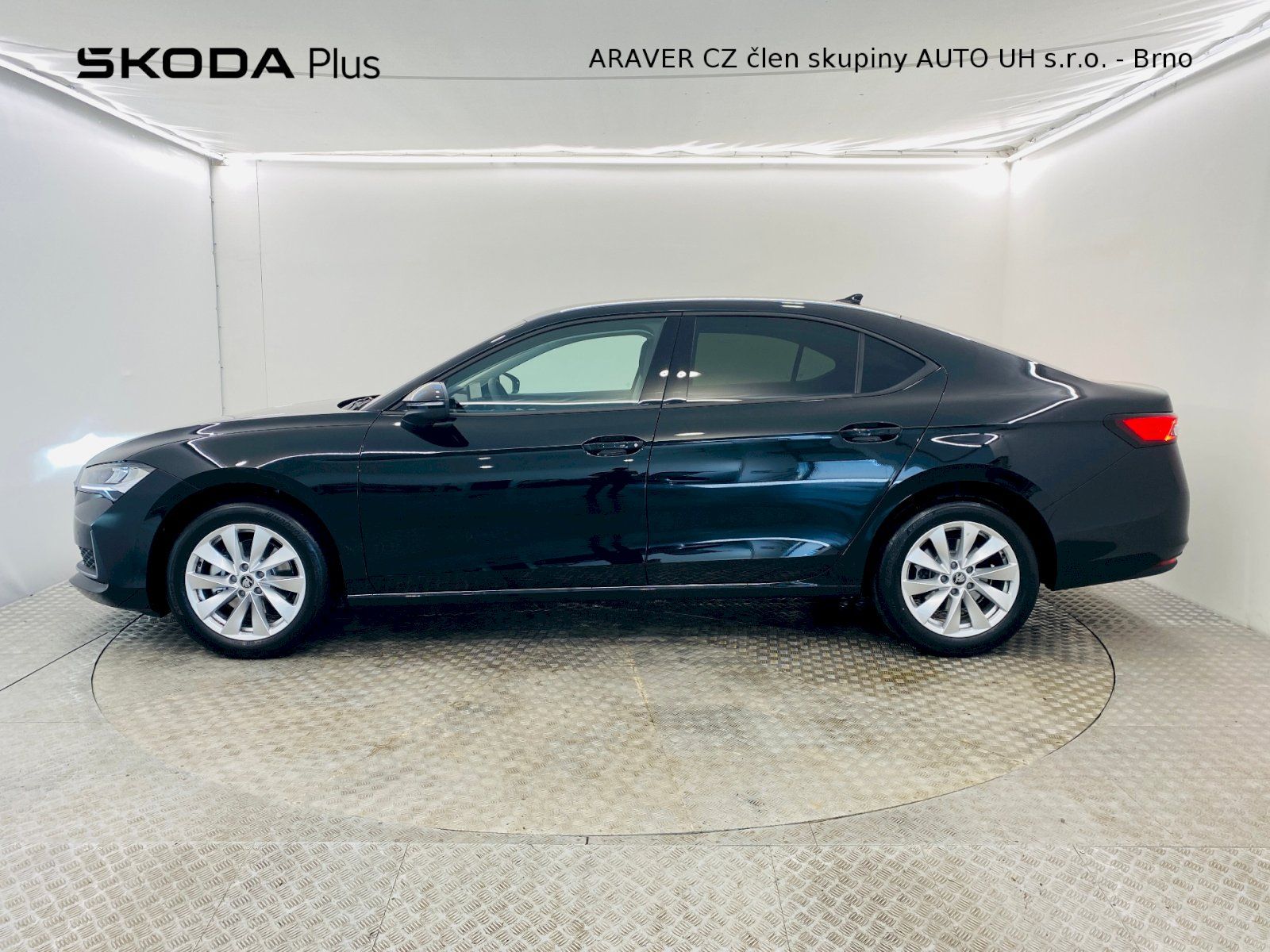 Škoda Superb, SELECTION 2,0TDI 110kW DSG/7 - fotka 3