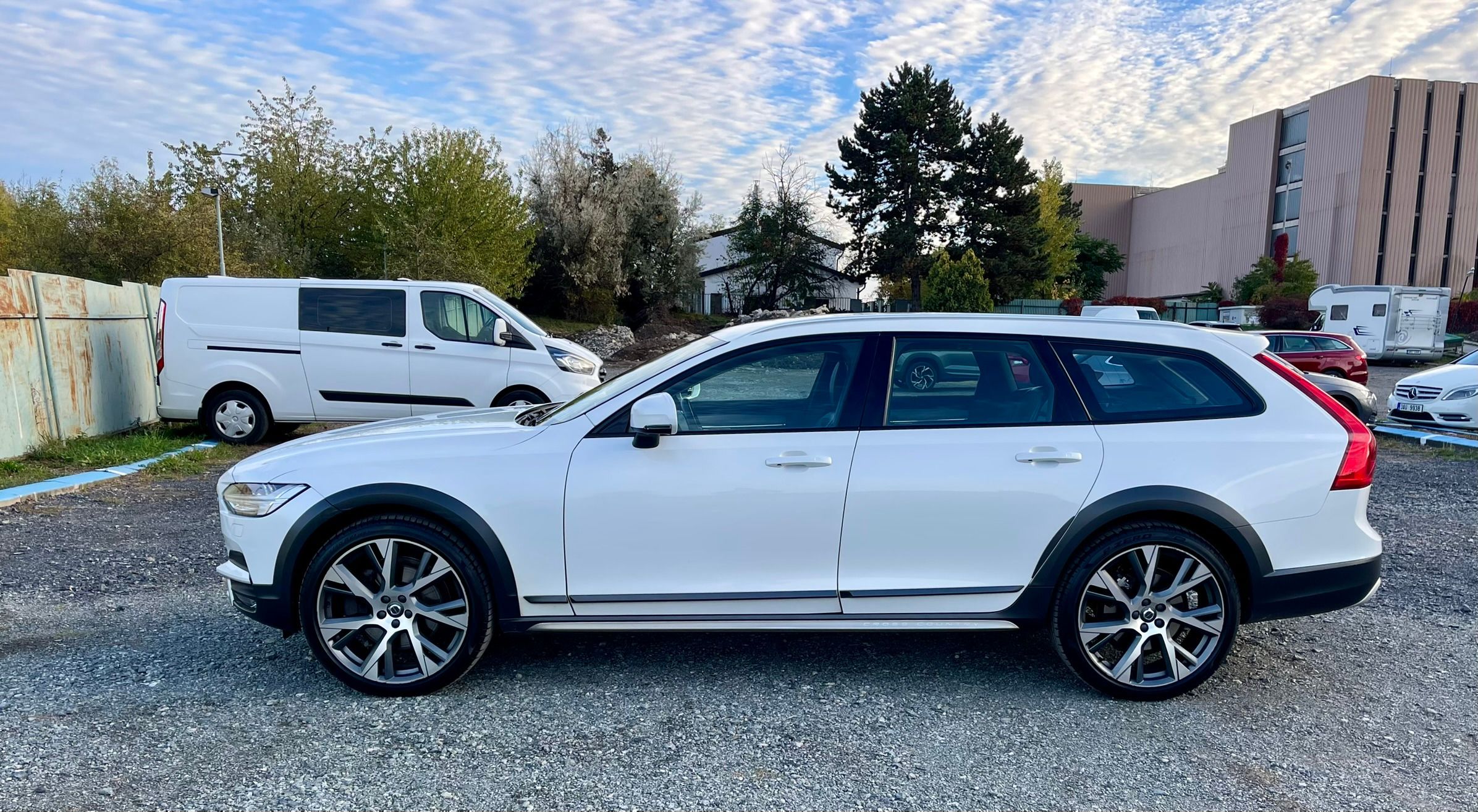 Volvo V90, CC 2.0  173 kW  bílá metal - fotka 4