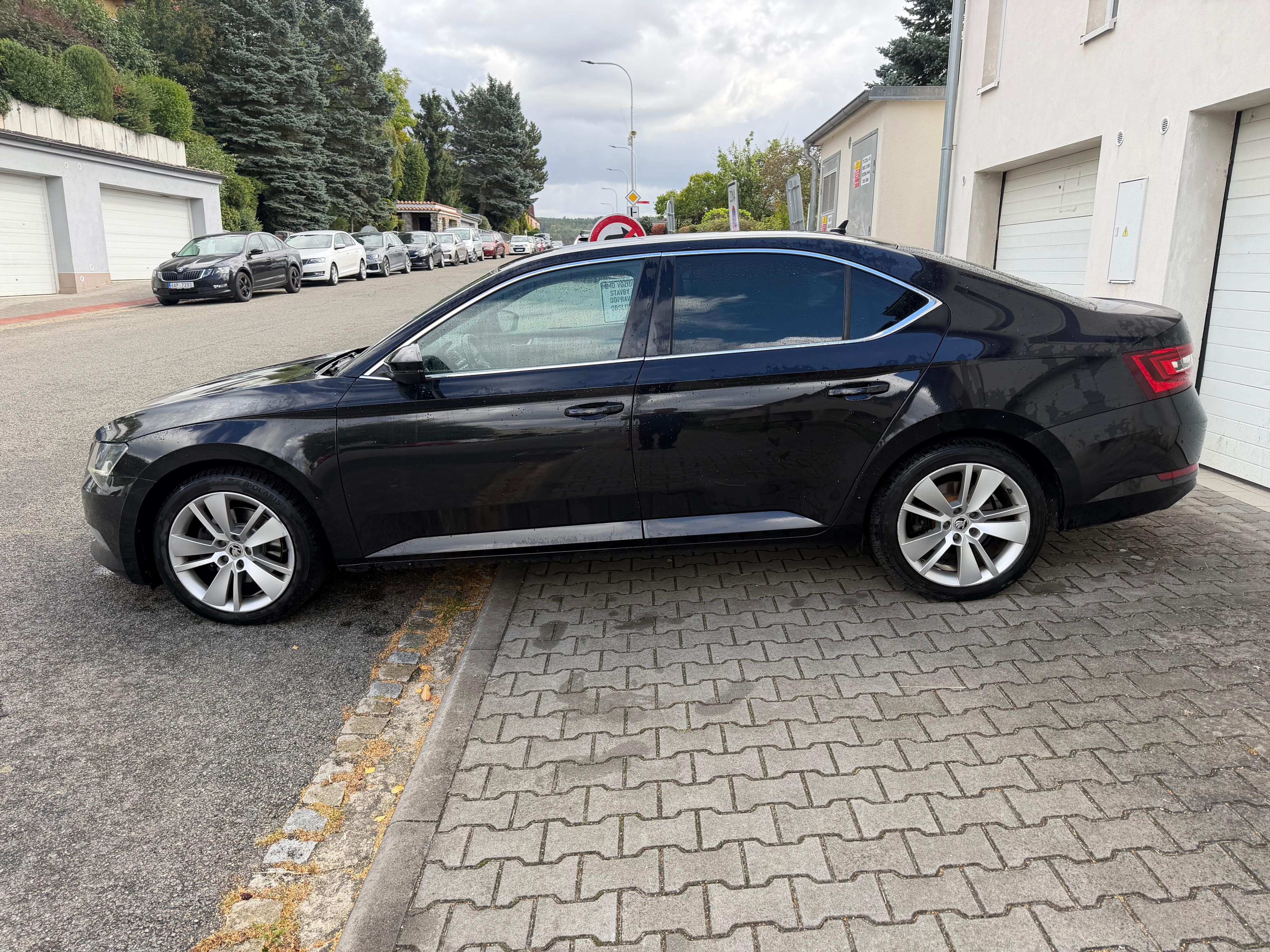 Škoda Superb, 2.0tdi, dsg,alcantara, navi - fotka 2