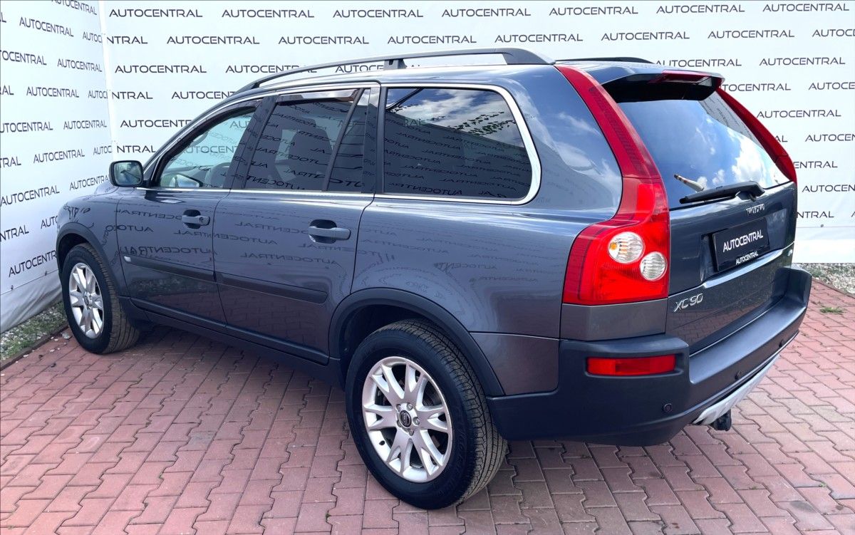 Volvo XC90, 2,4 D,136kW,4x4,aut. - fotka 6