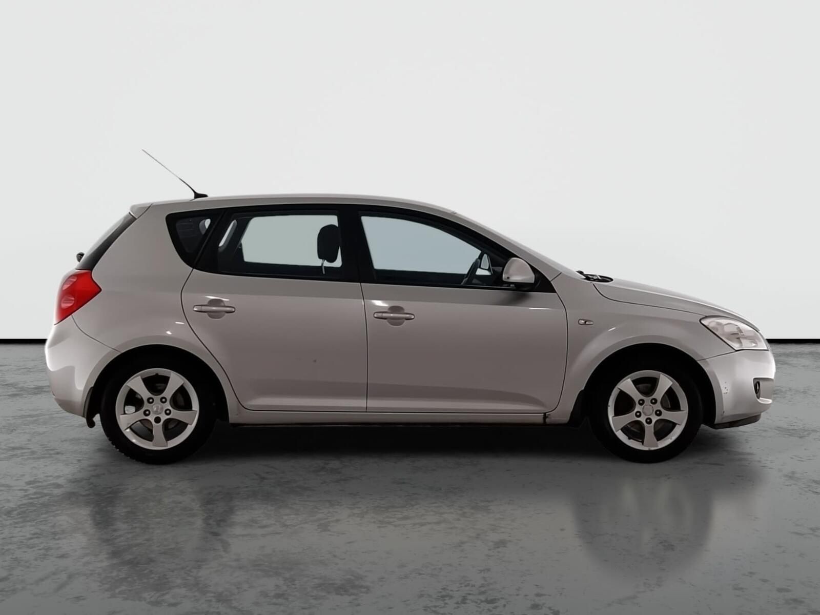 Kia Cee´d, 1.6 i, Parkovací asistent - fotka 6
