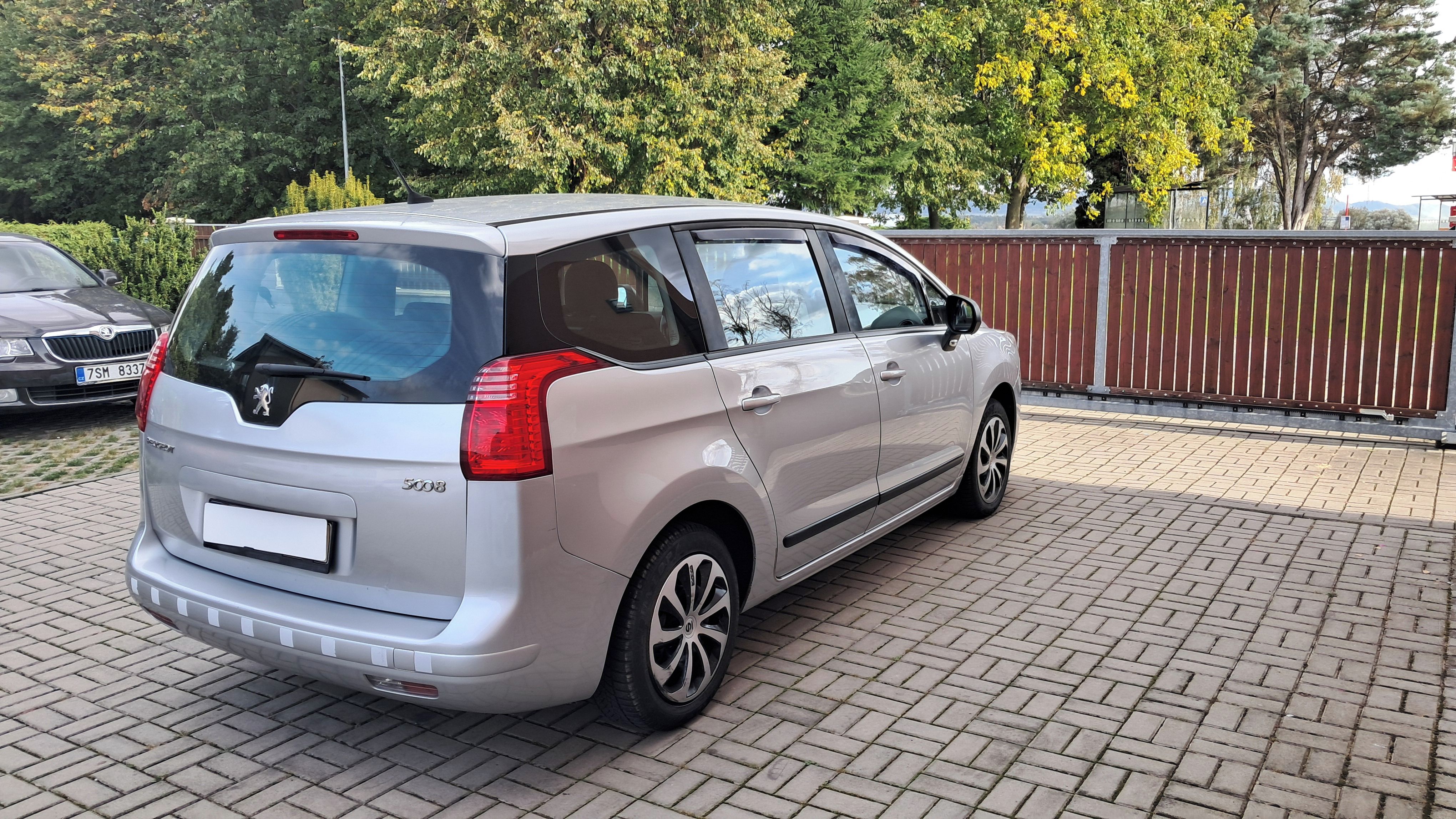 Peugeot 5008, 1.6i / 88KW 7 MÍST - fotka 4