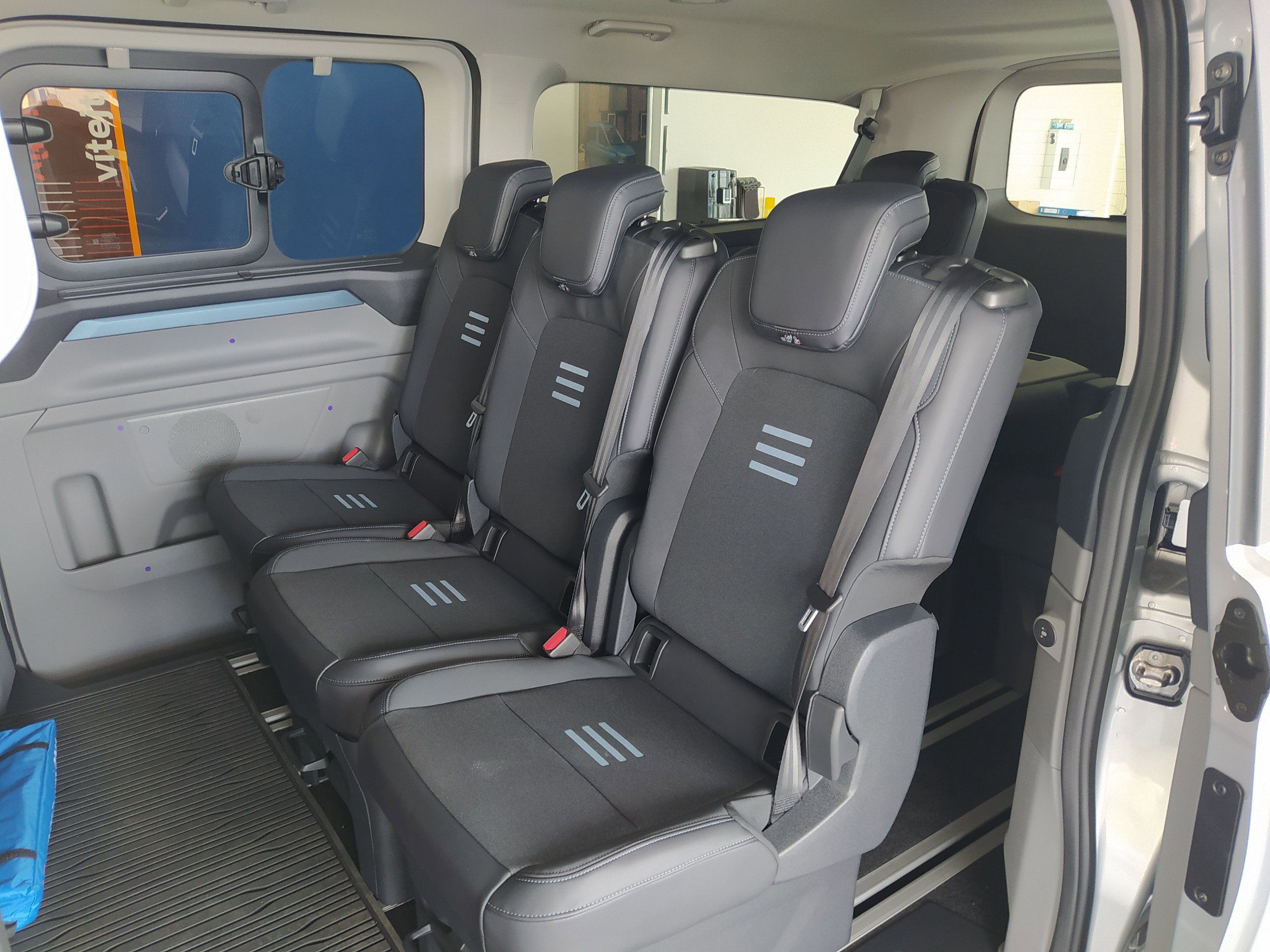 Ford Tourneo Custom, 2,5 Duratec PHEV 171kW L2 - fotka 5