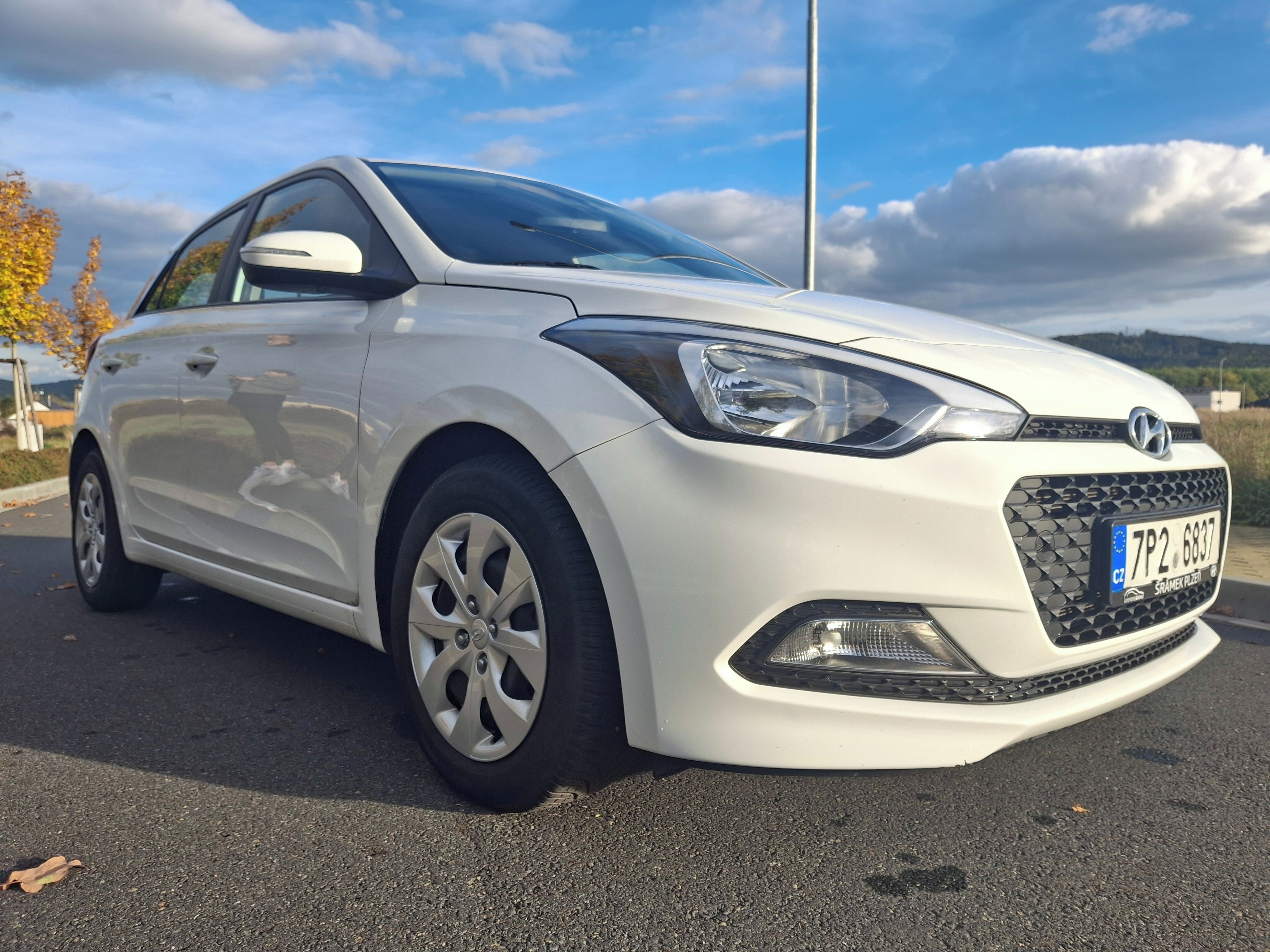 Hyundai i20, první majitel, nízký nájezd