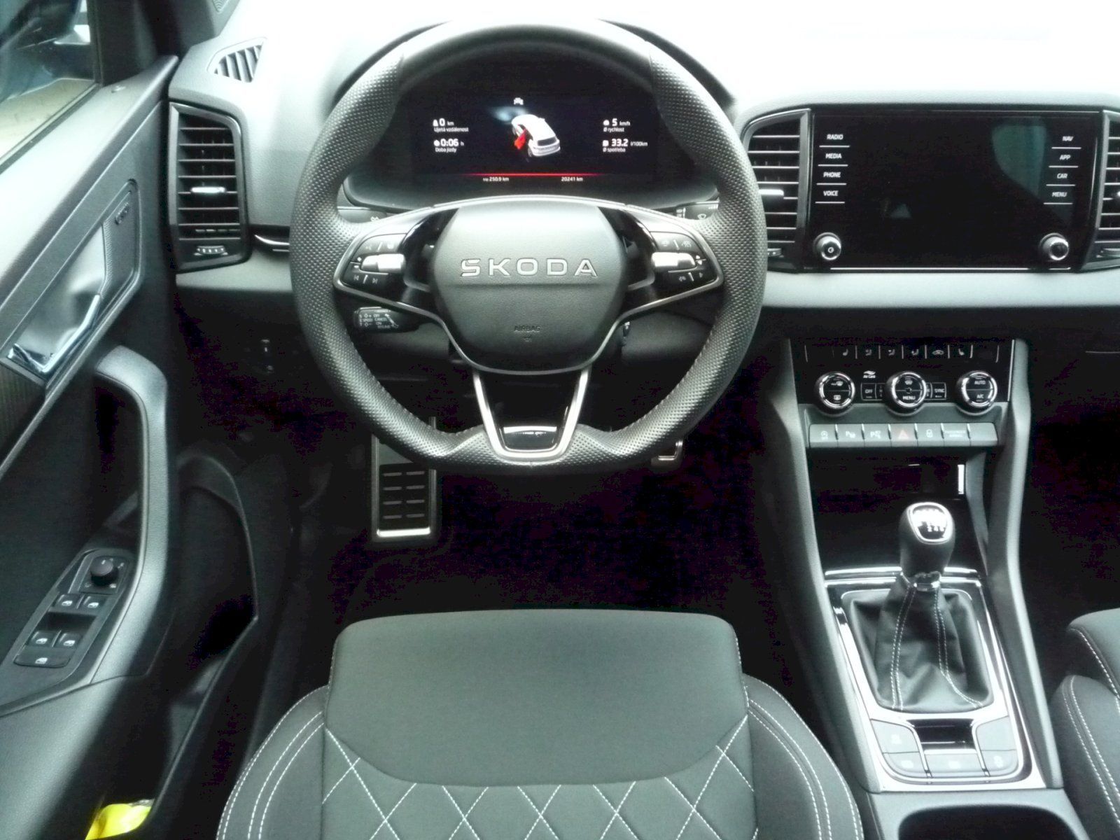 Škoda Karoq, 1,5TSi 110kW SportLine - fotka 5