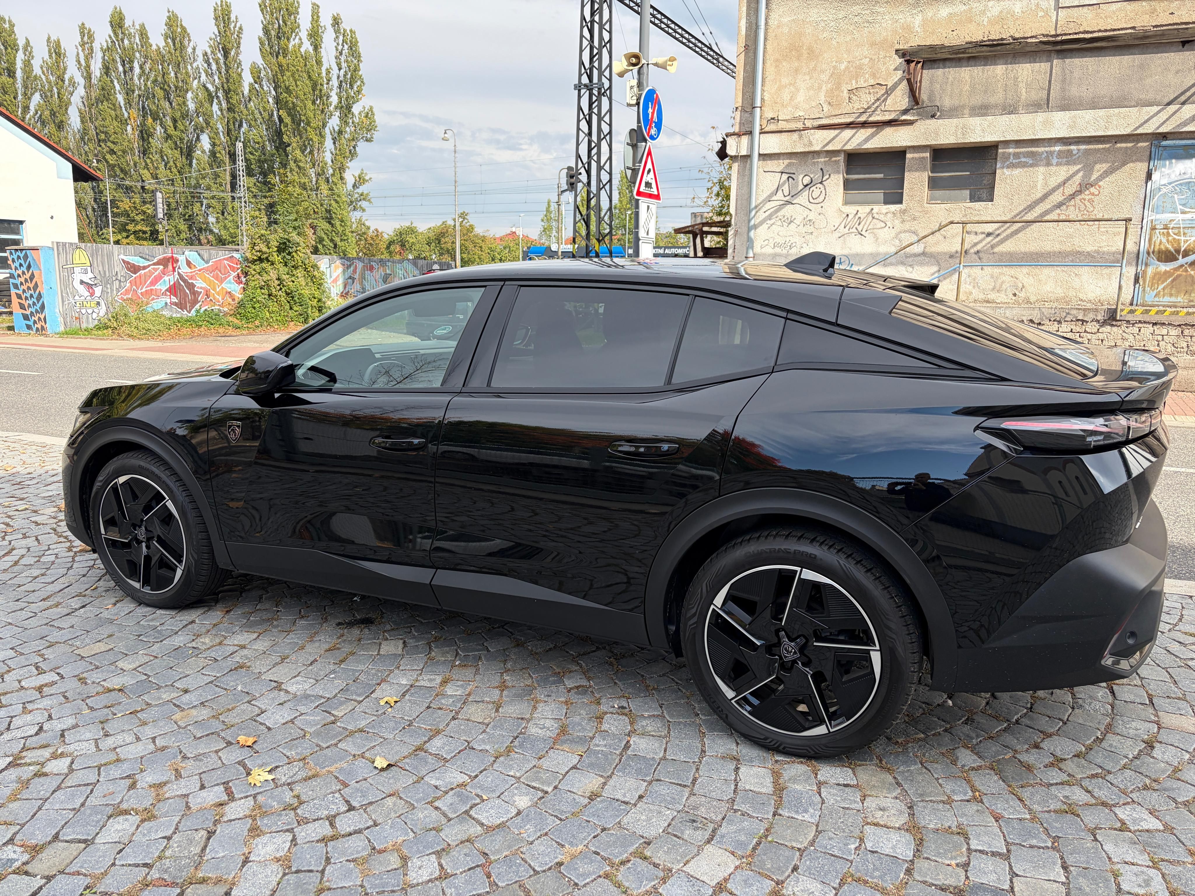 Peugeot 408, GT 130 - fotka 4