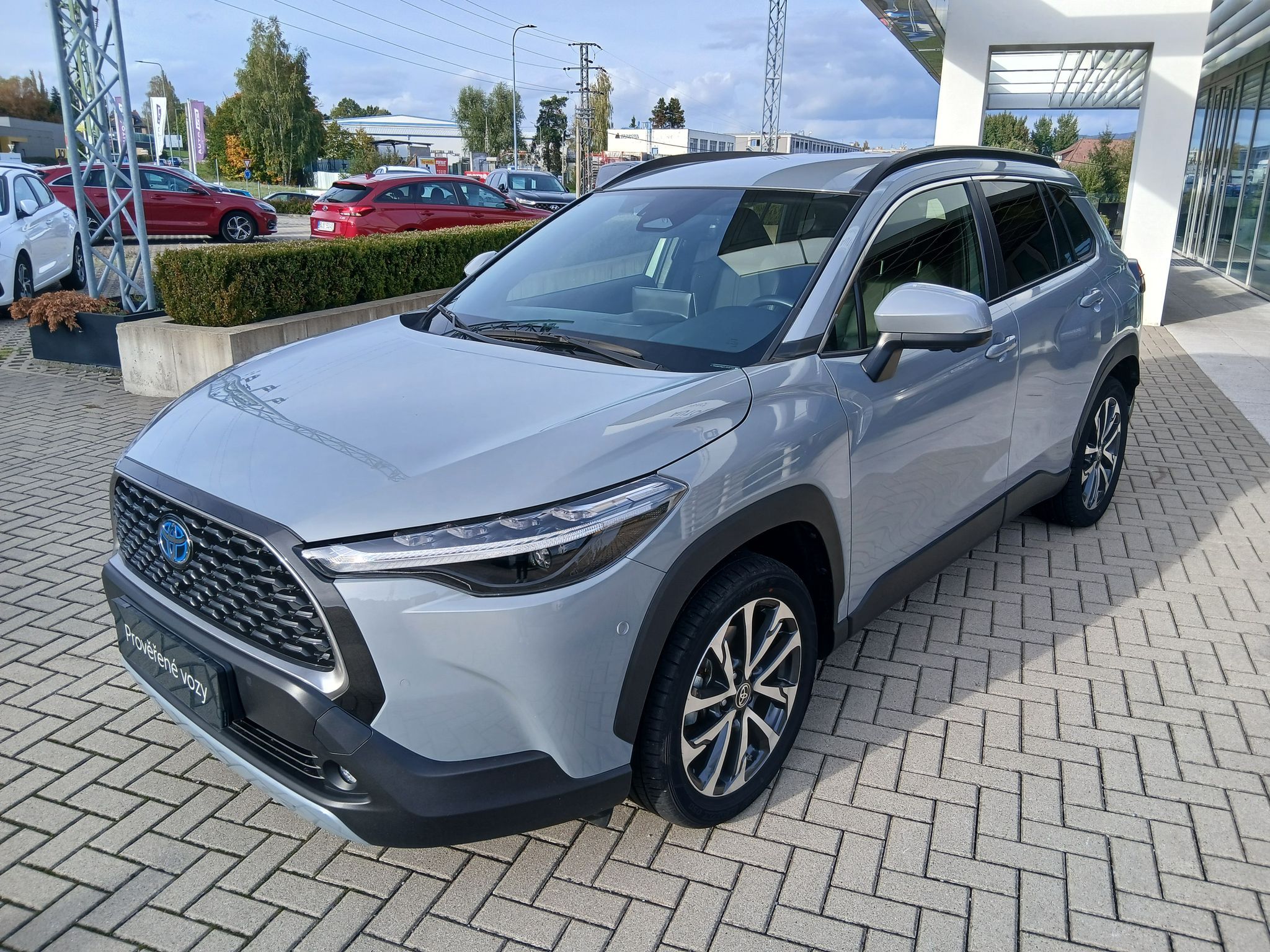 Toyota Corolla Cross, 2.0 Hybrid e-CVT Executive - fotka 2