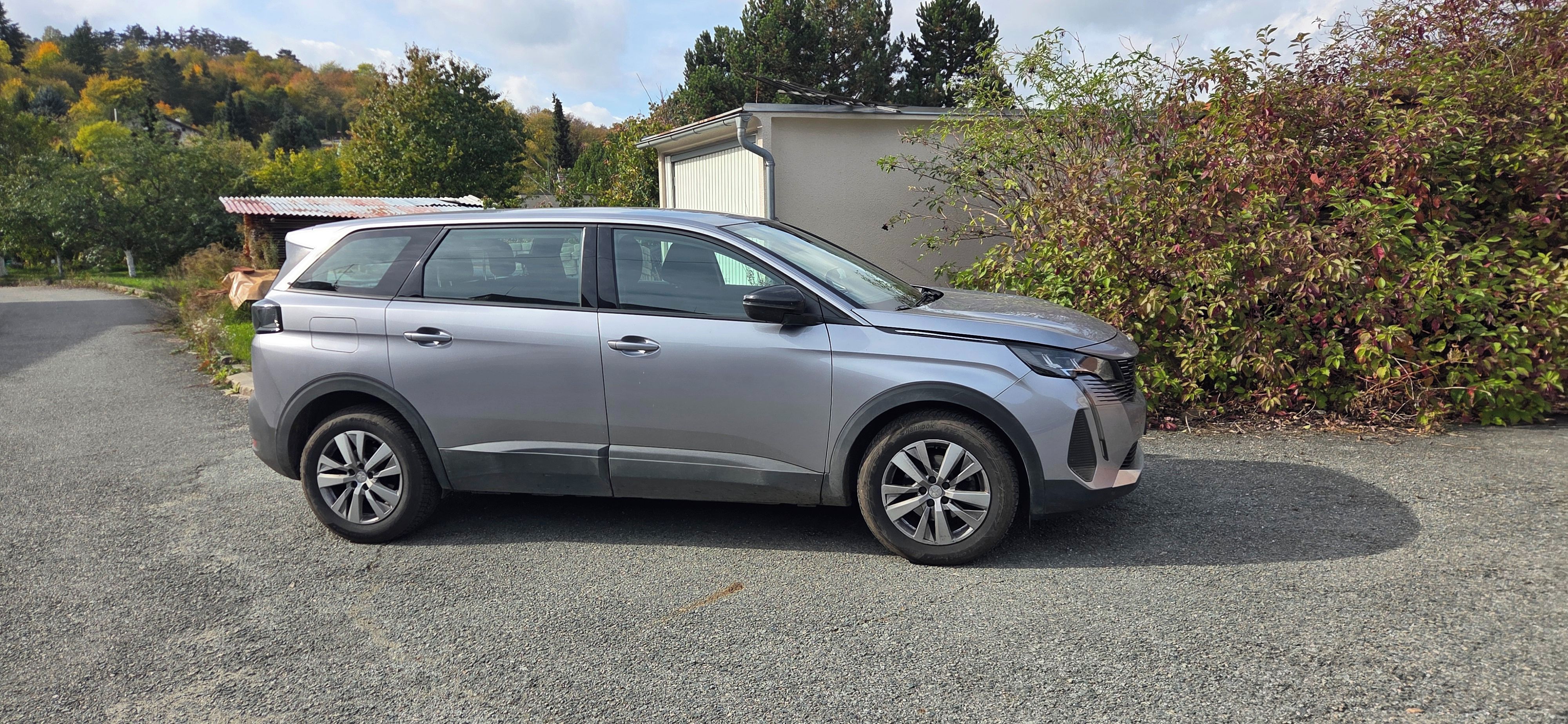 Peugeot 5008, Servisováno