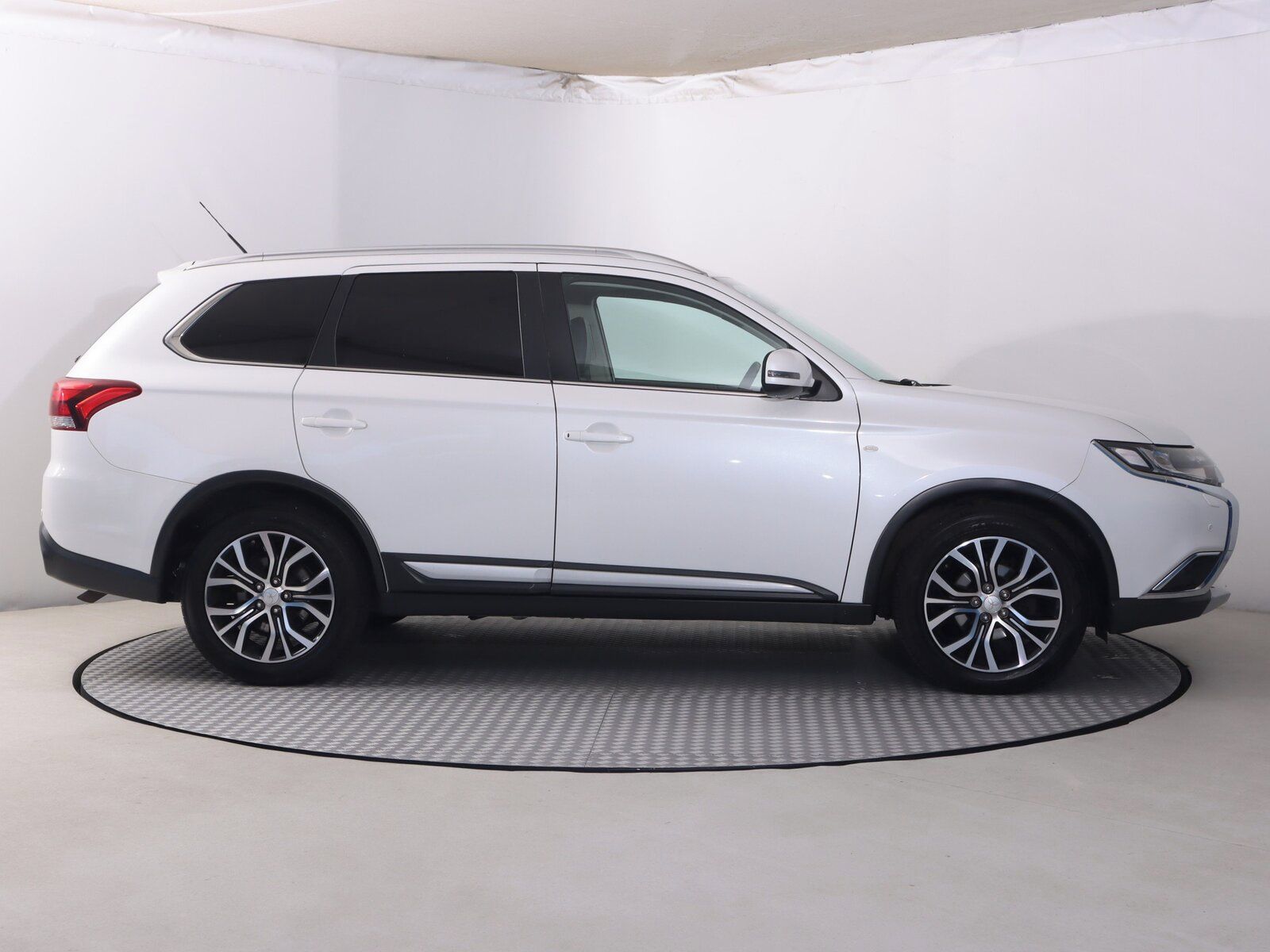 Mitsubishi Outlander, 2.2 DI-D, Instyle, 4X4 - fotka 6