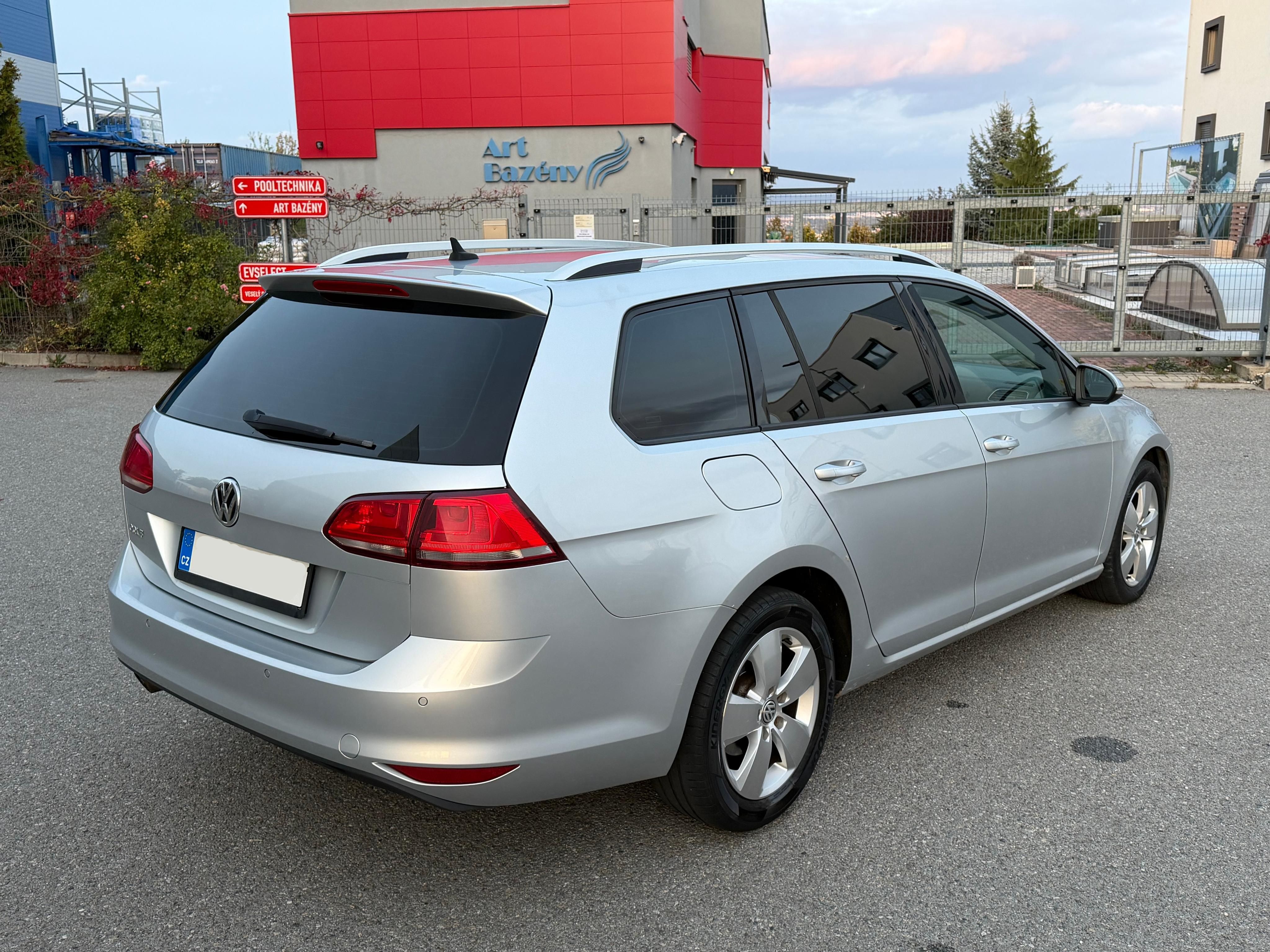 Volkswagen Golf, 1.6TDI 77KW,DSG,Xenon,Navi - fotka 4
