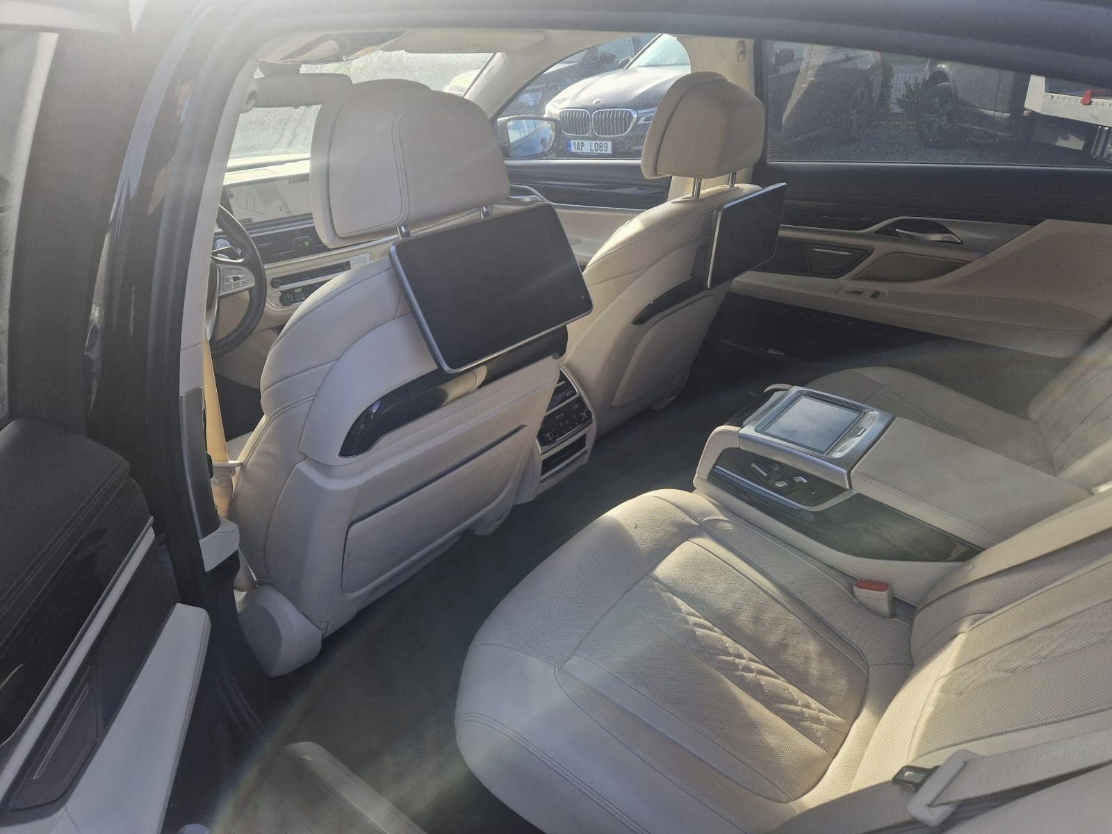 BMW Řada 7, BMW 750xDrive Long - fotka 4