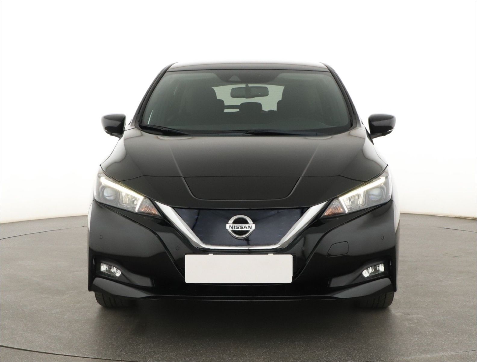 Nissan LEAF, 40 kWh, SoH 81%, Automat - fotka 2
