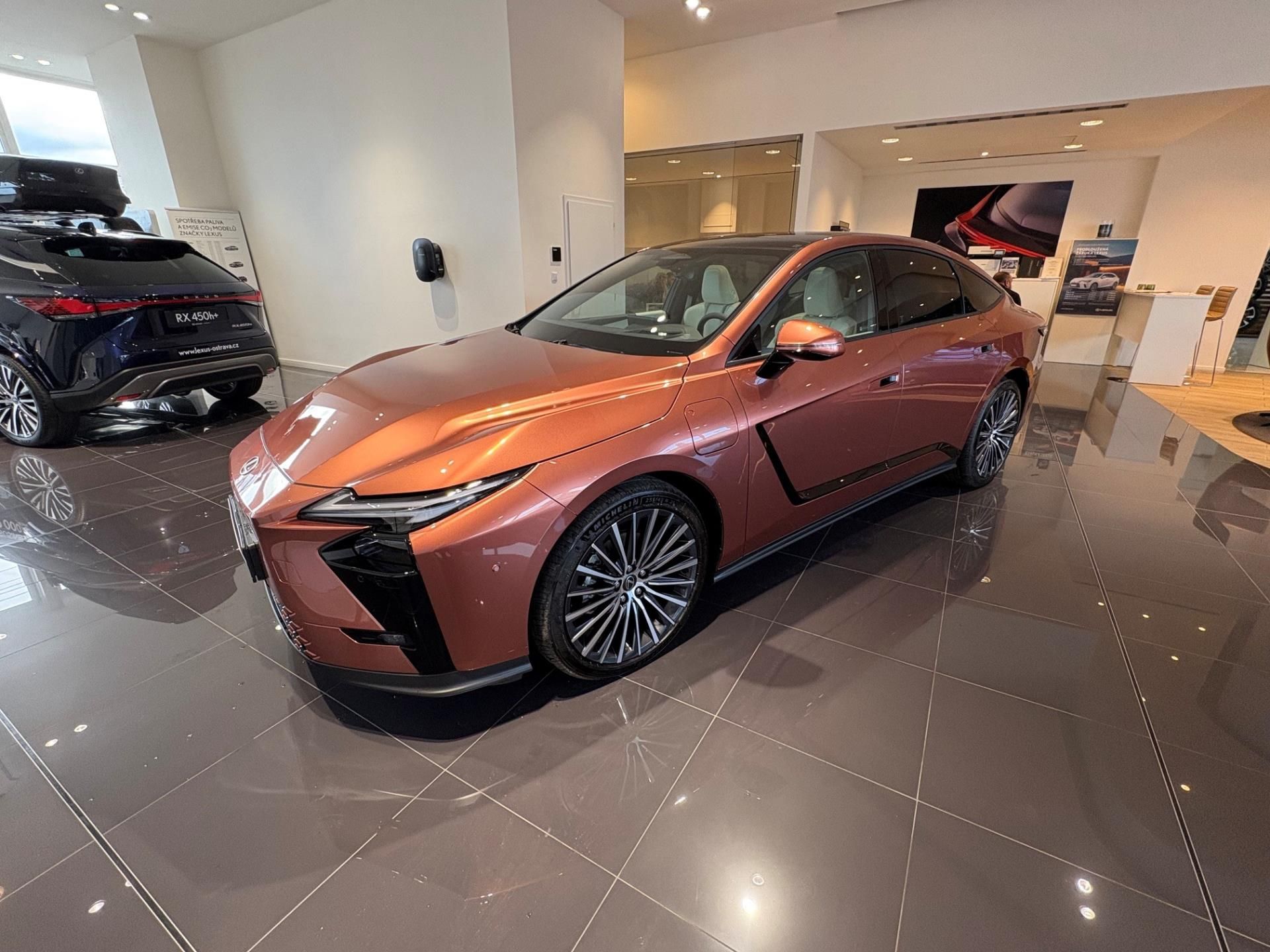 Lexus ES, Omotenashi + 21"+ Ottoman