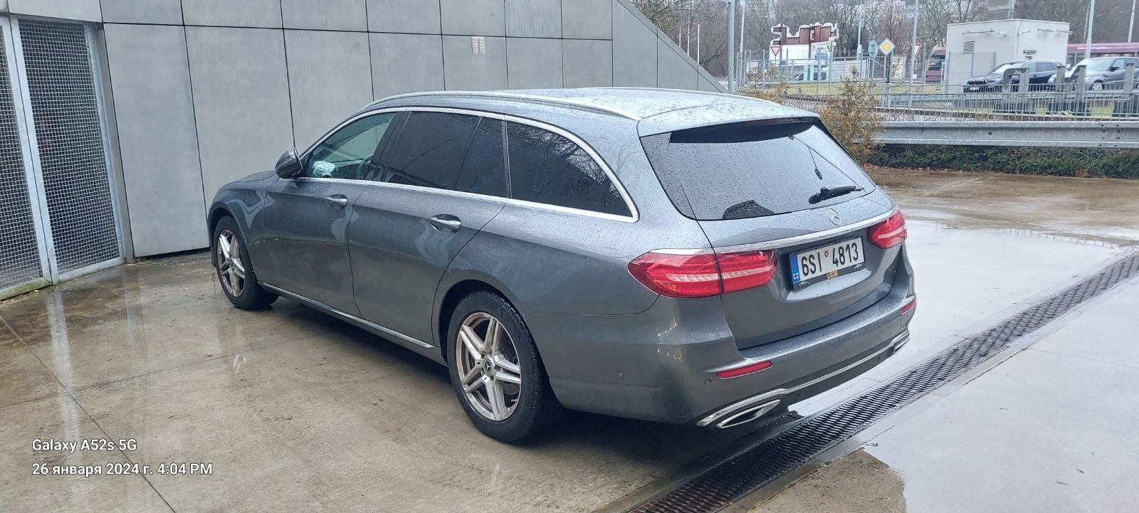 Mercedes-Benz Třídy E, Mercedes-Benz E 220 d - fotka 4