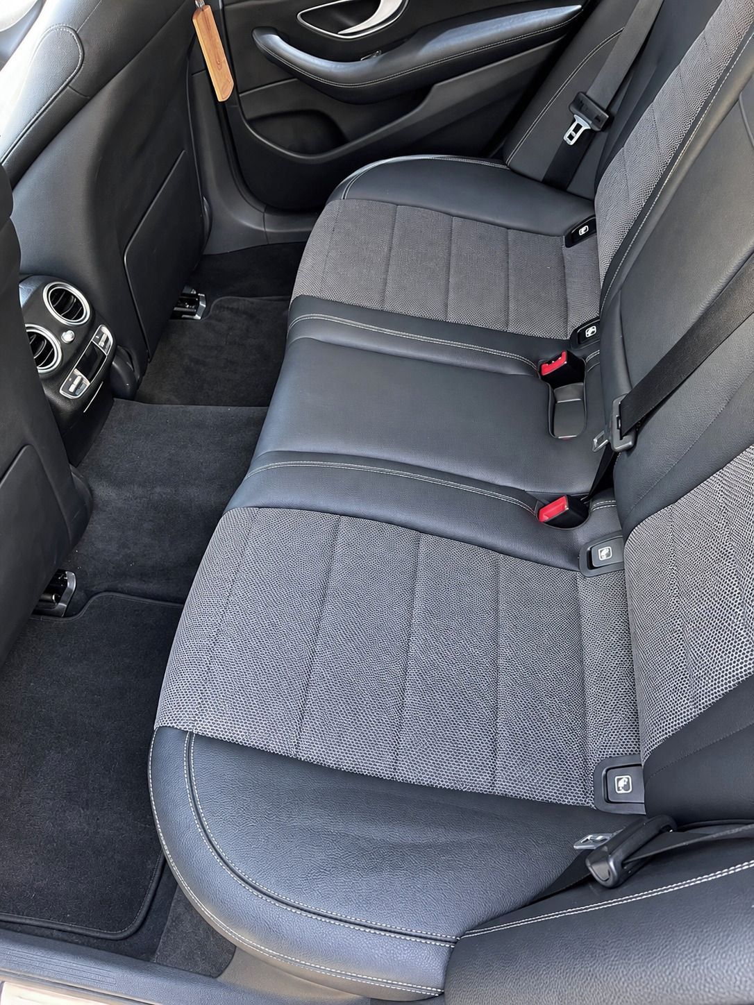 Mercedes-Benz Třídy E, Mercedes-Benz E 220 d - fotka 6