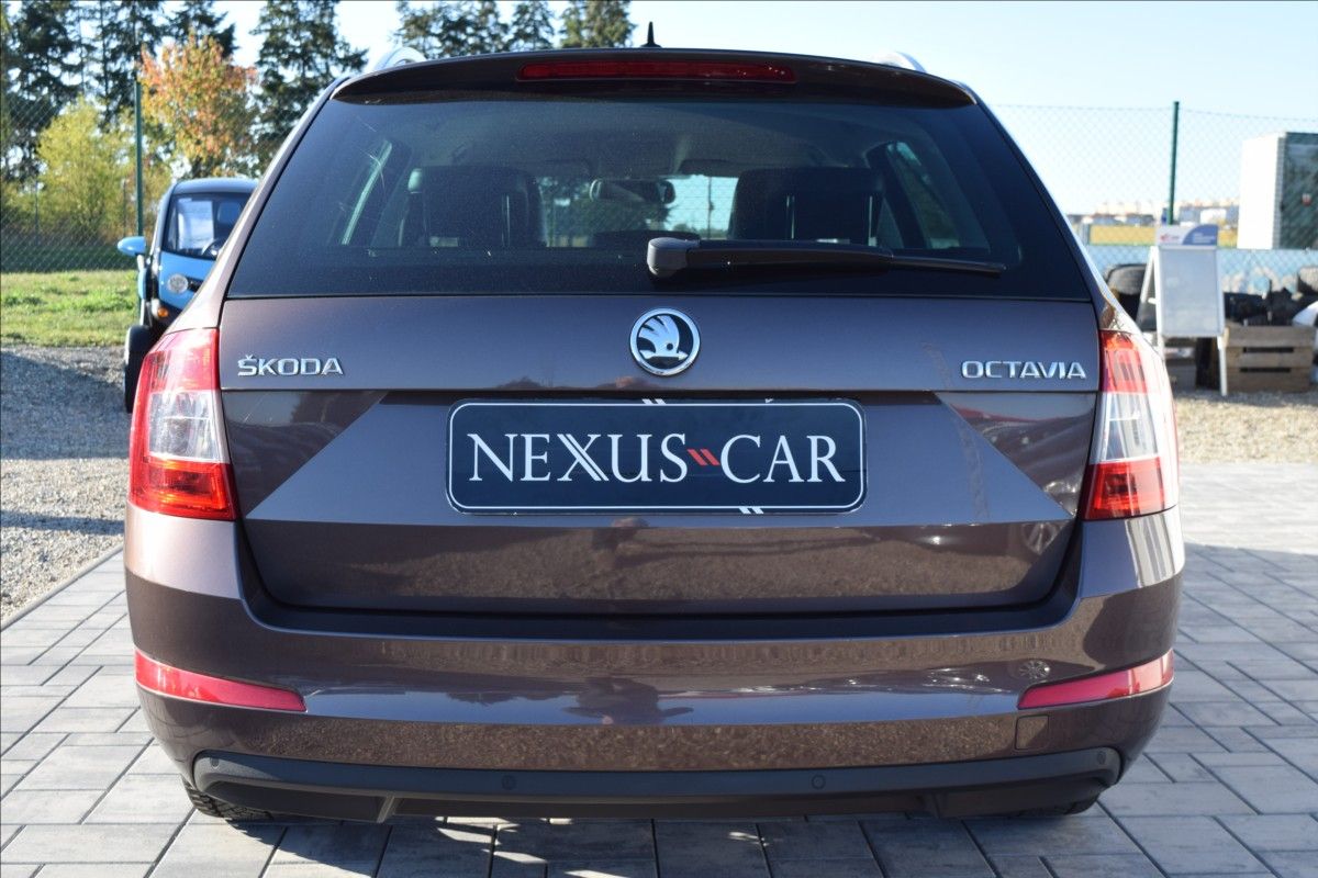 Škoda Octavia, 1,6 TDI 77KW ALU KLIMA NAVI - fotka 6