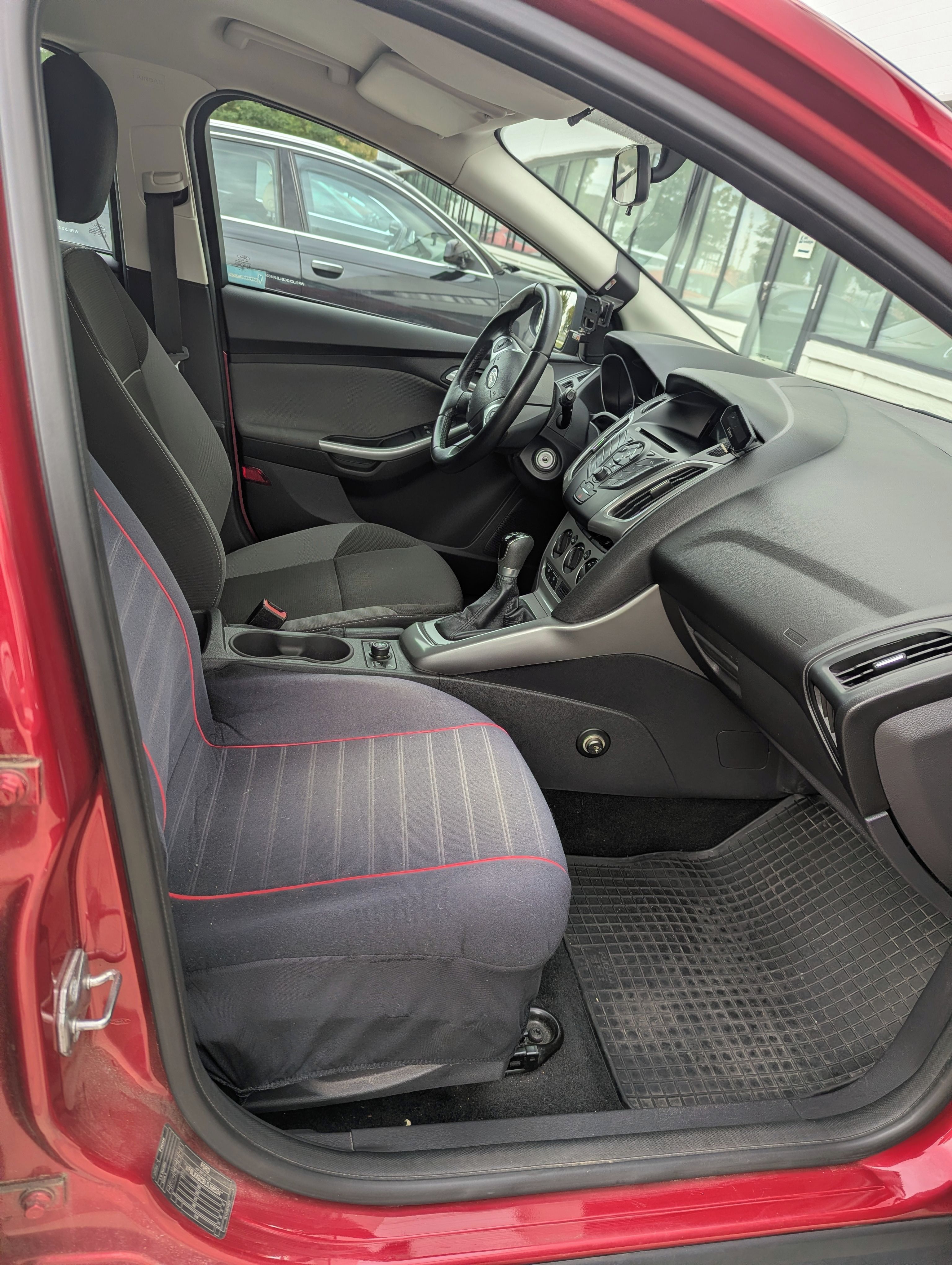 Ford Focus, 1.6 Ti-VCT (92 kW), nová STK - fotka 6