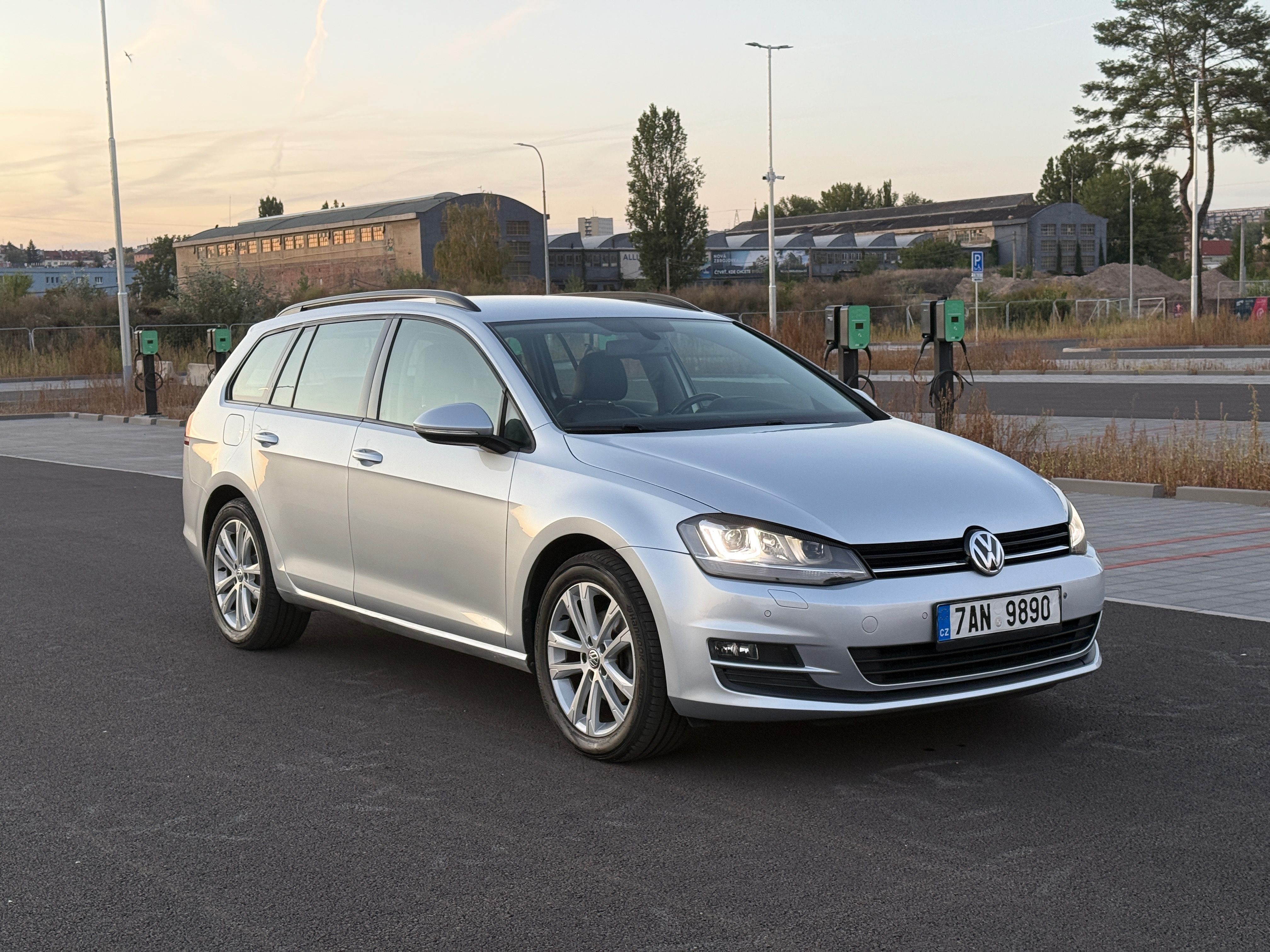 Volkswagen Golf, Variant Highline 2.0 TDI DSG - fotka 6