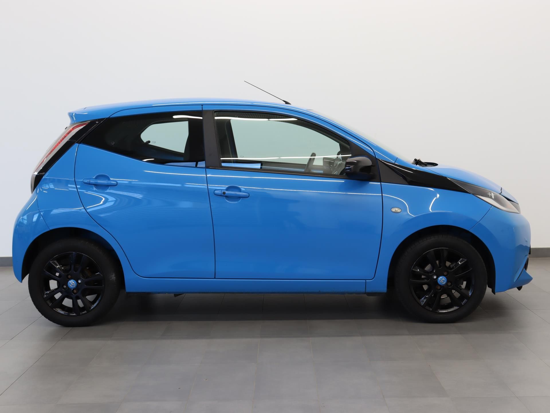Toyota Aygo, 1,0 VVT-i x-cite - fotka 3