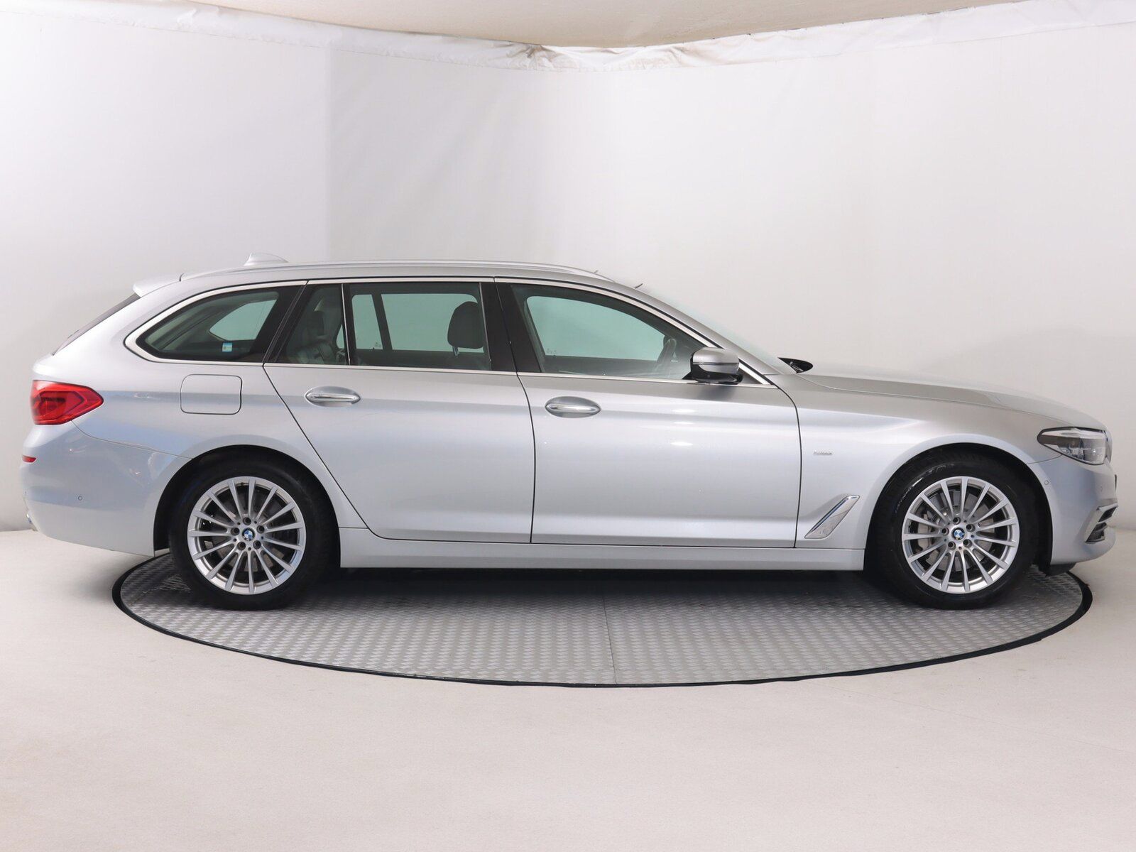 BMW Řada 5, 530d, Luxury Line, 4X4 - fotka 6