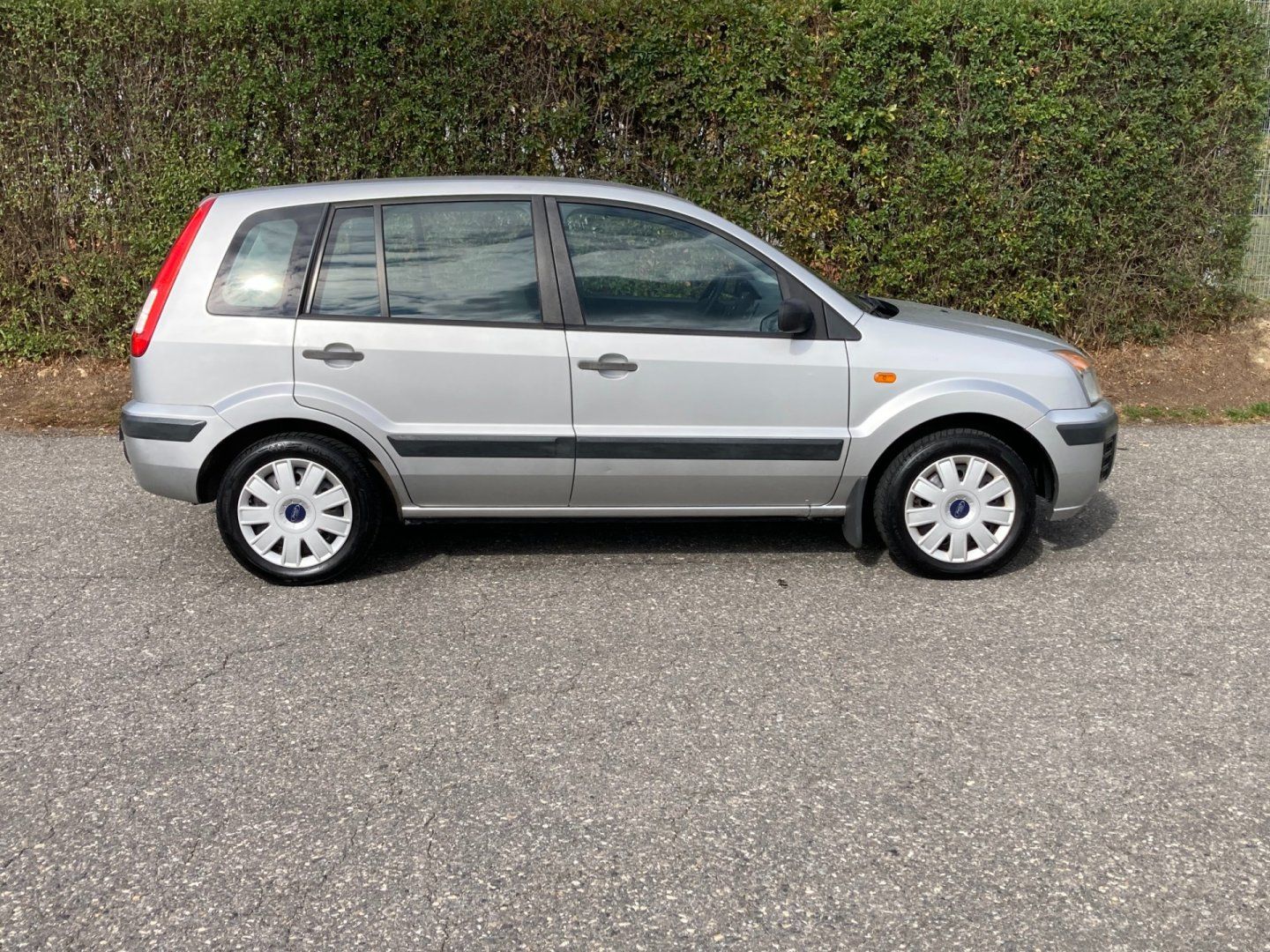 Ford Fusion, 1.4i vyhř. čel. sklo Tažné zař - fotka 2