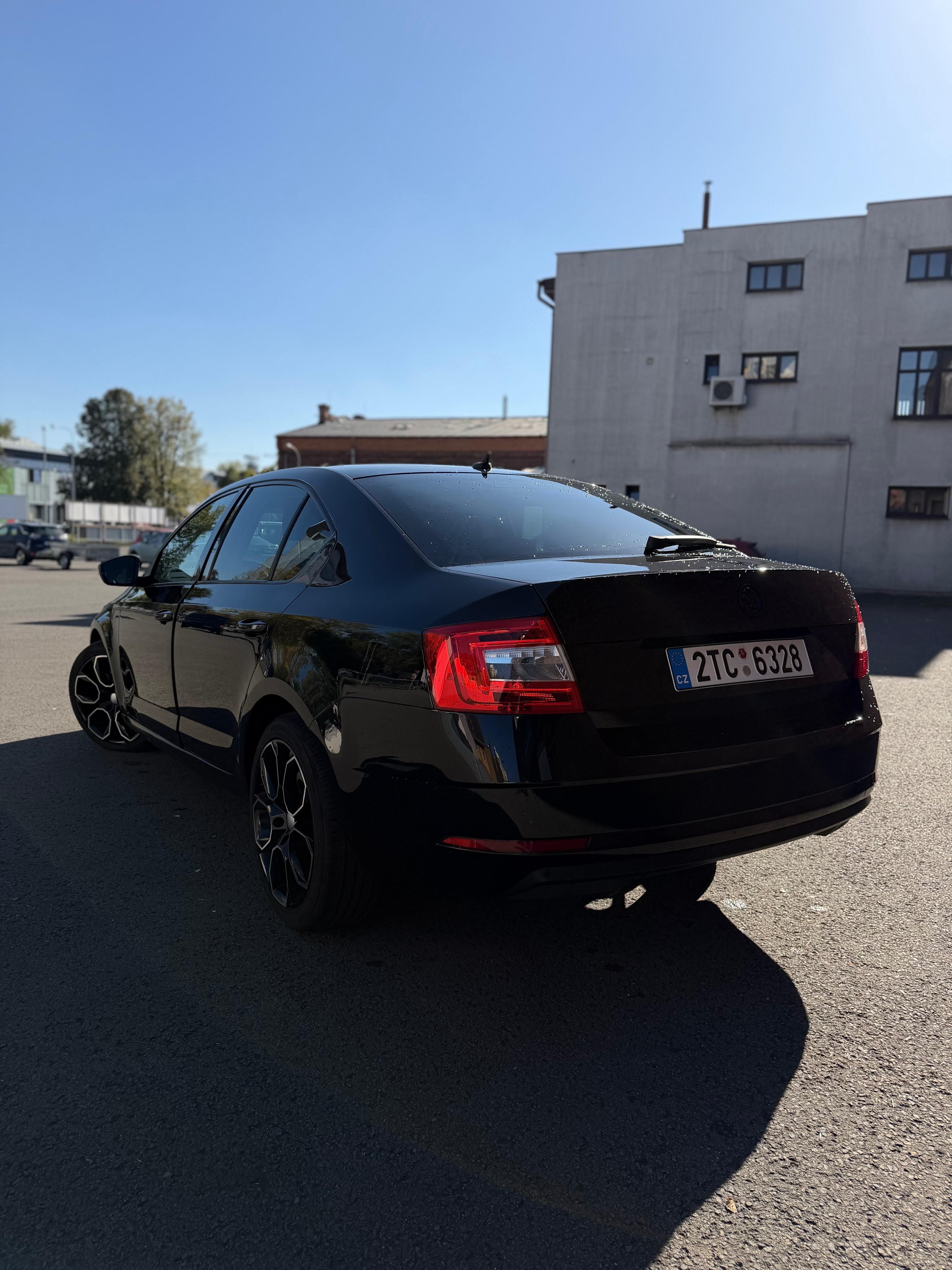 Škoda Octavia, Škoda Octavia 2.0 TDI DSG - fotka 2