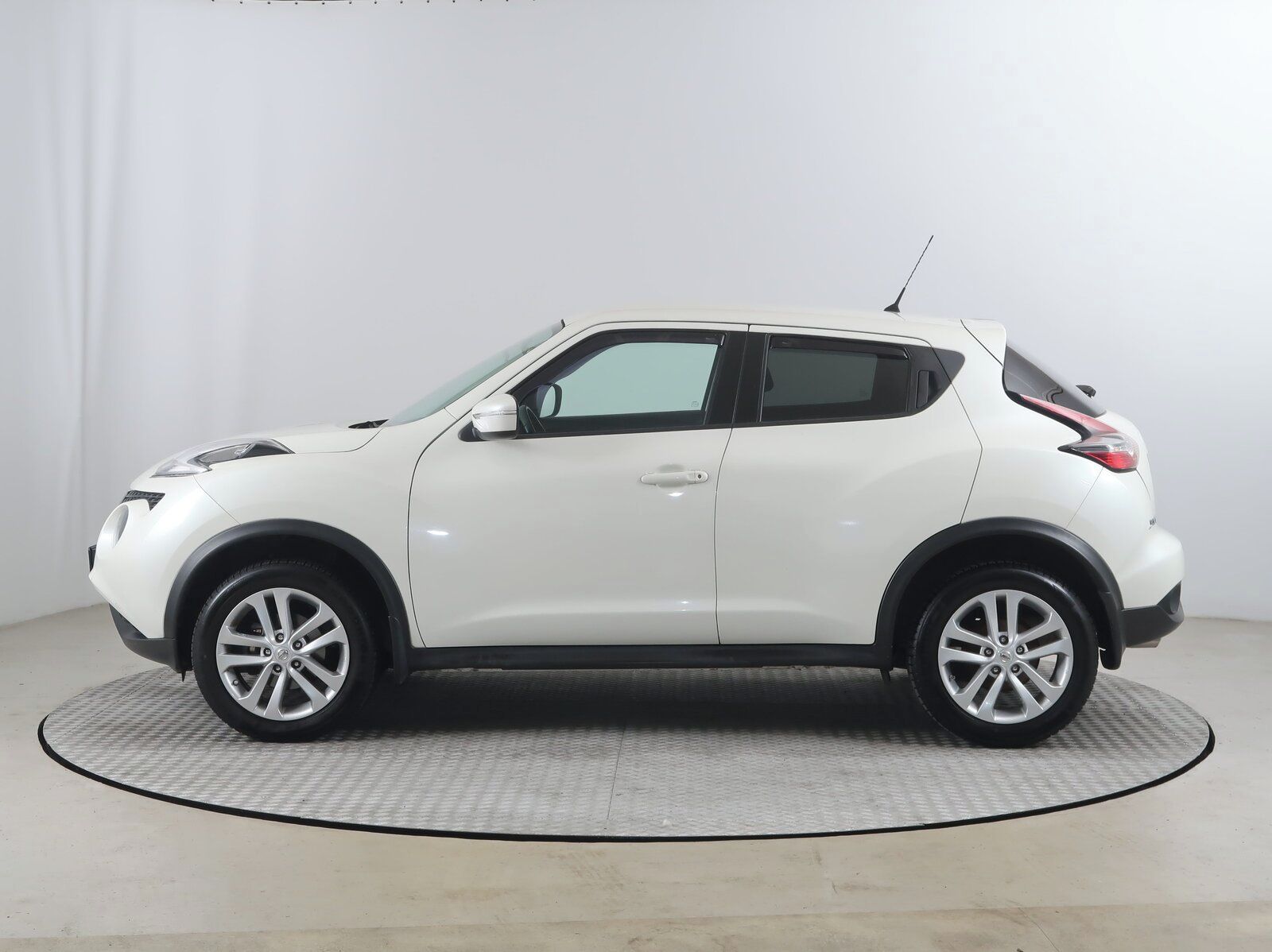 Nissan Juke, 1.6 i, Automat, Serv.kniha - fotka 3