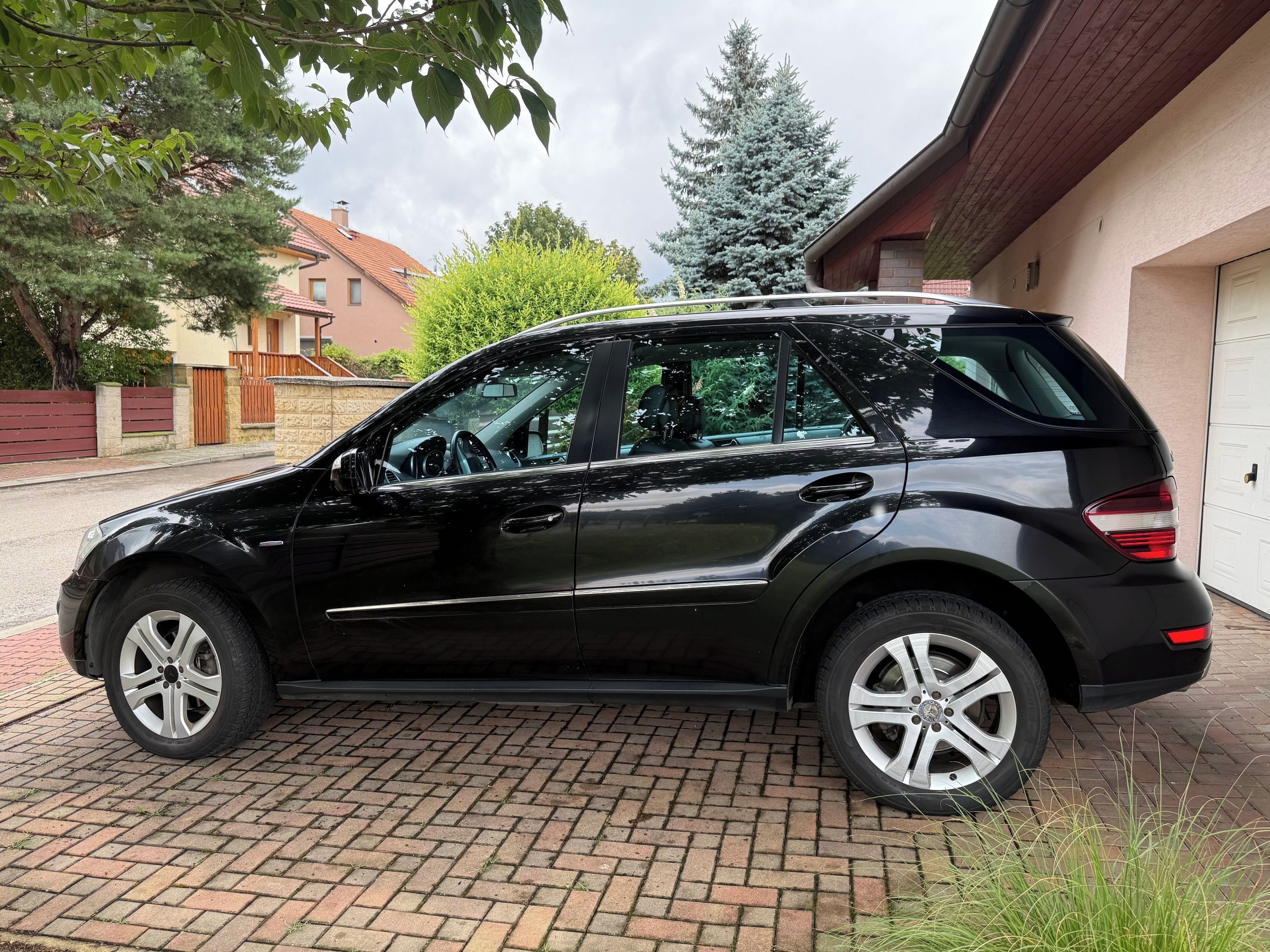 Mercedes-Benz ML, Mercedes-Benz ML 300CDI 4MATIC - fotka 5
