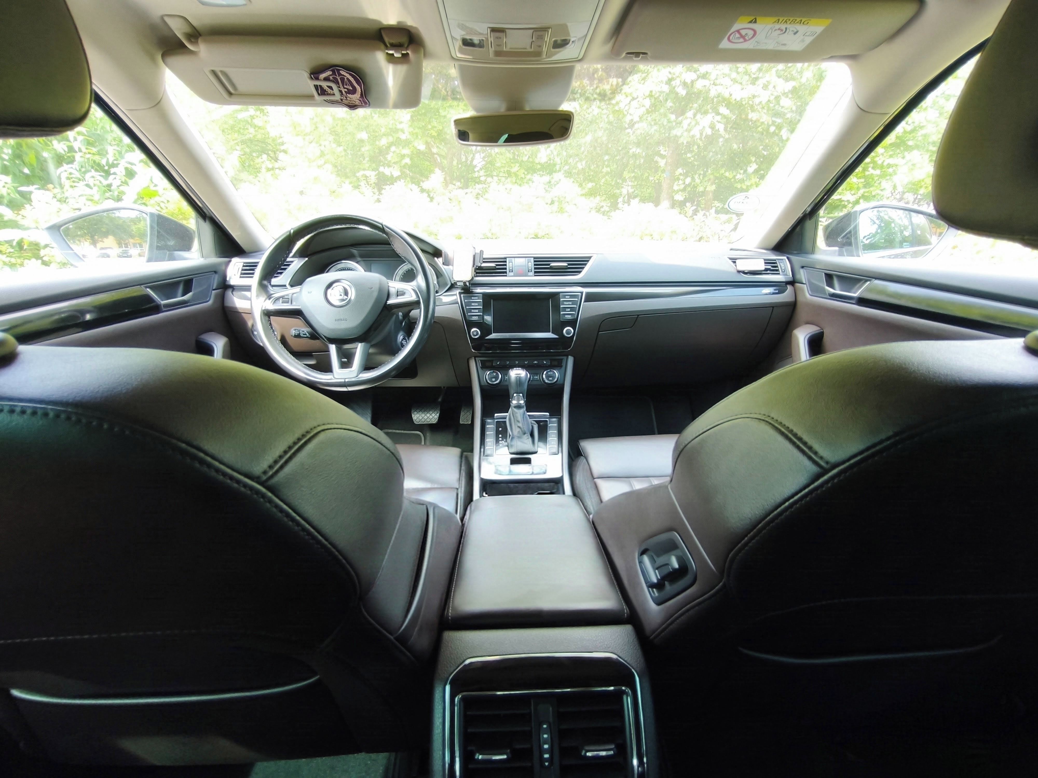 Škoda Superb, III. DSG L&K TOP stav - fotka 4