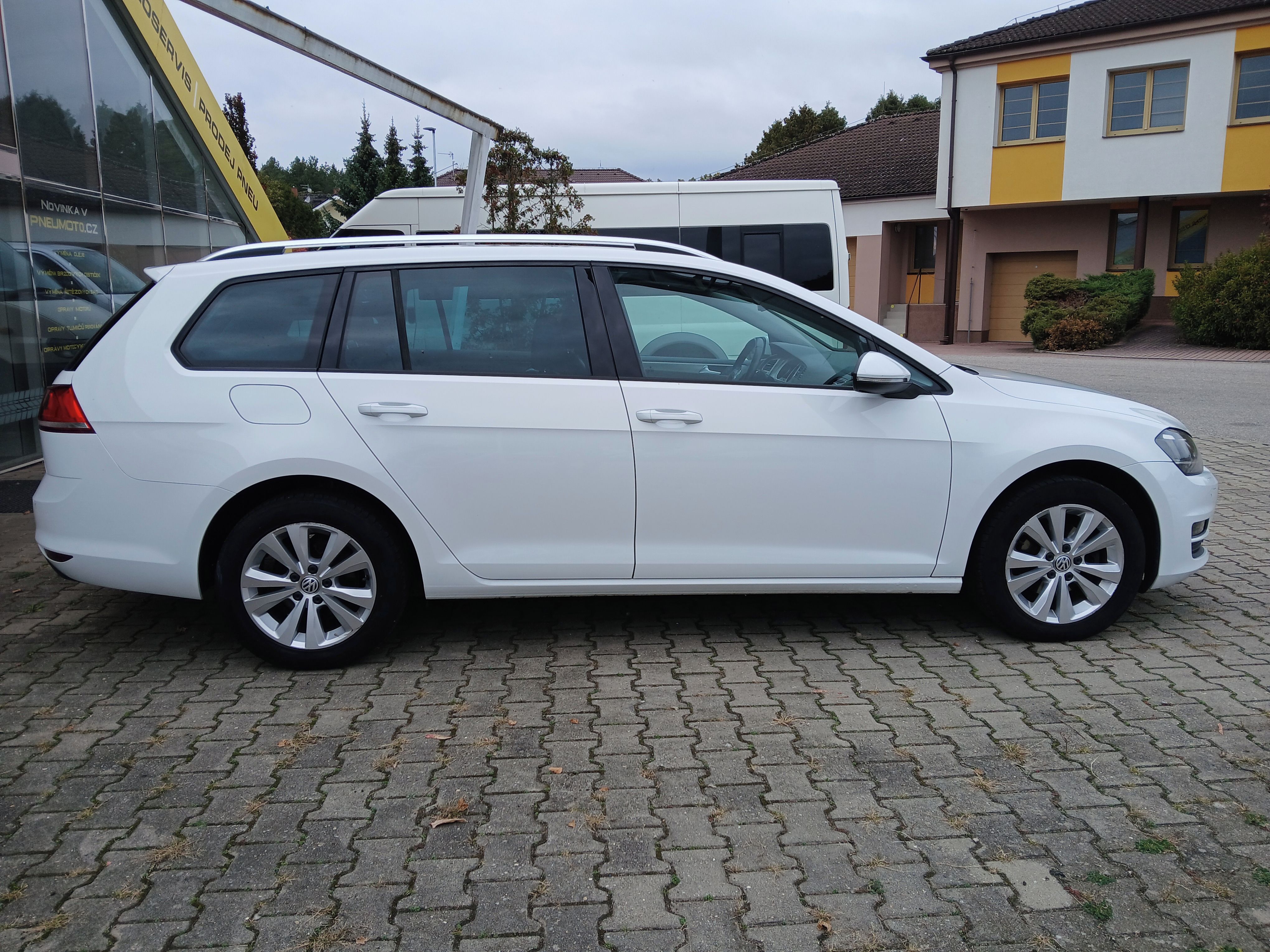 Volkswagen Golf, 1.2TSI, 77kW, 1.maj., CZ. - fotka 6