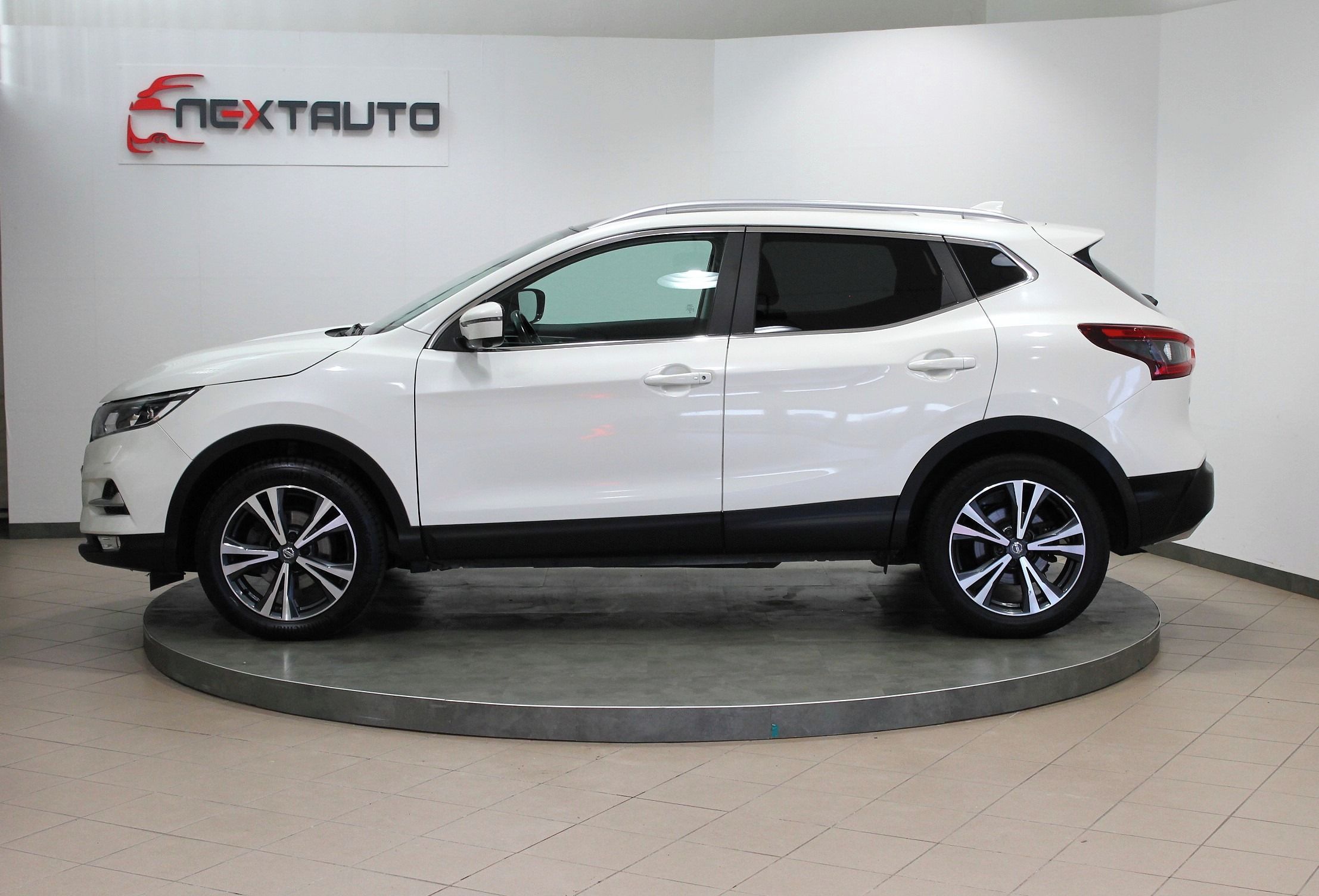 Nissan Qashqai, 1.2 DIG-T 85kW AT. N-CONNECTA - fotka 2