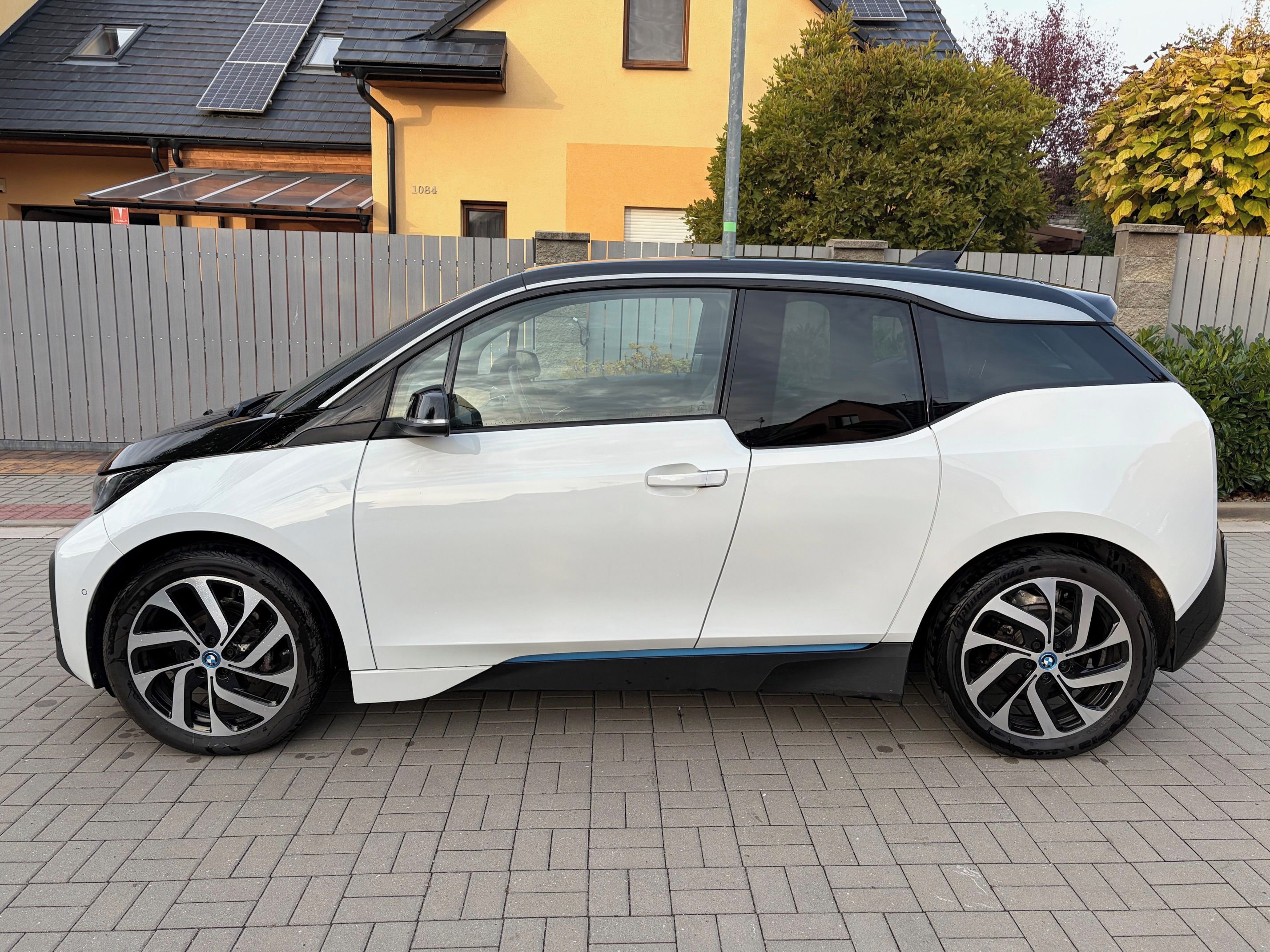 BMW i3, 120Ah facelift, kůže,velká nav - fotka 4