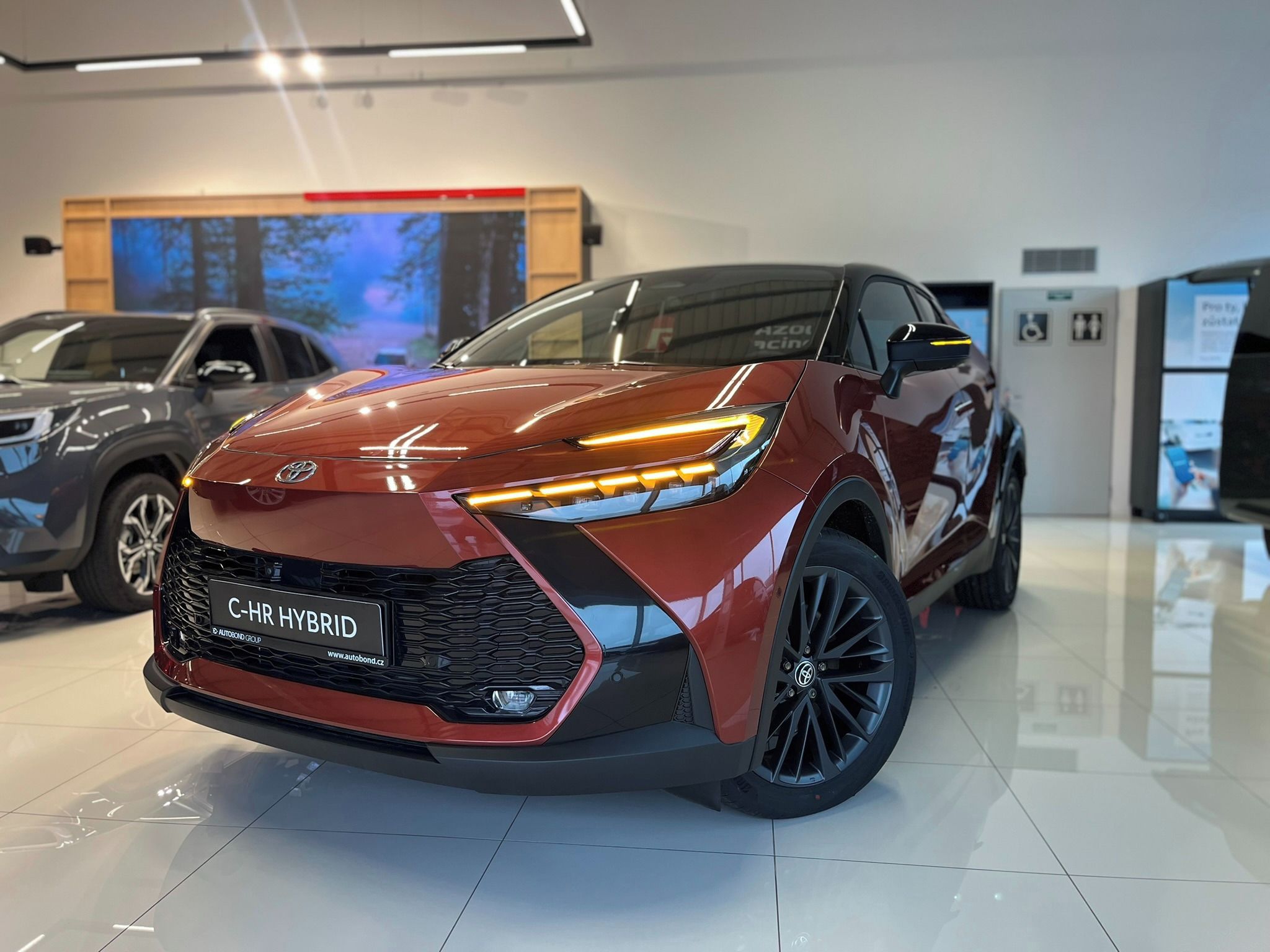 Toyota C-HR, 2.0 PHEV Tokyo Edition - fotka 2