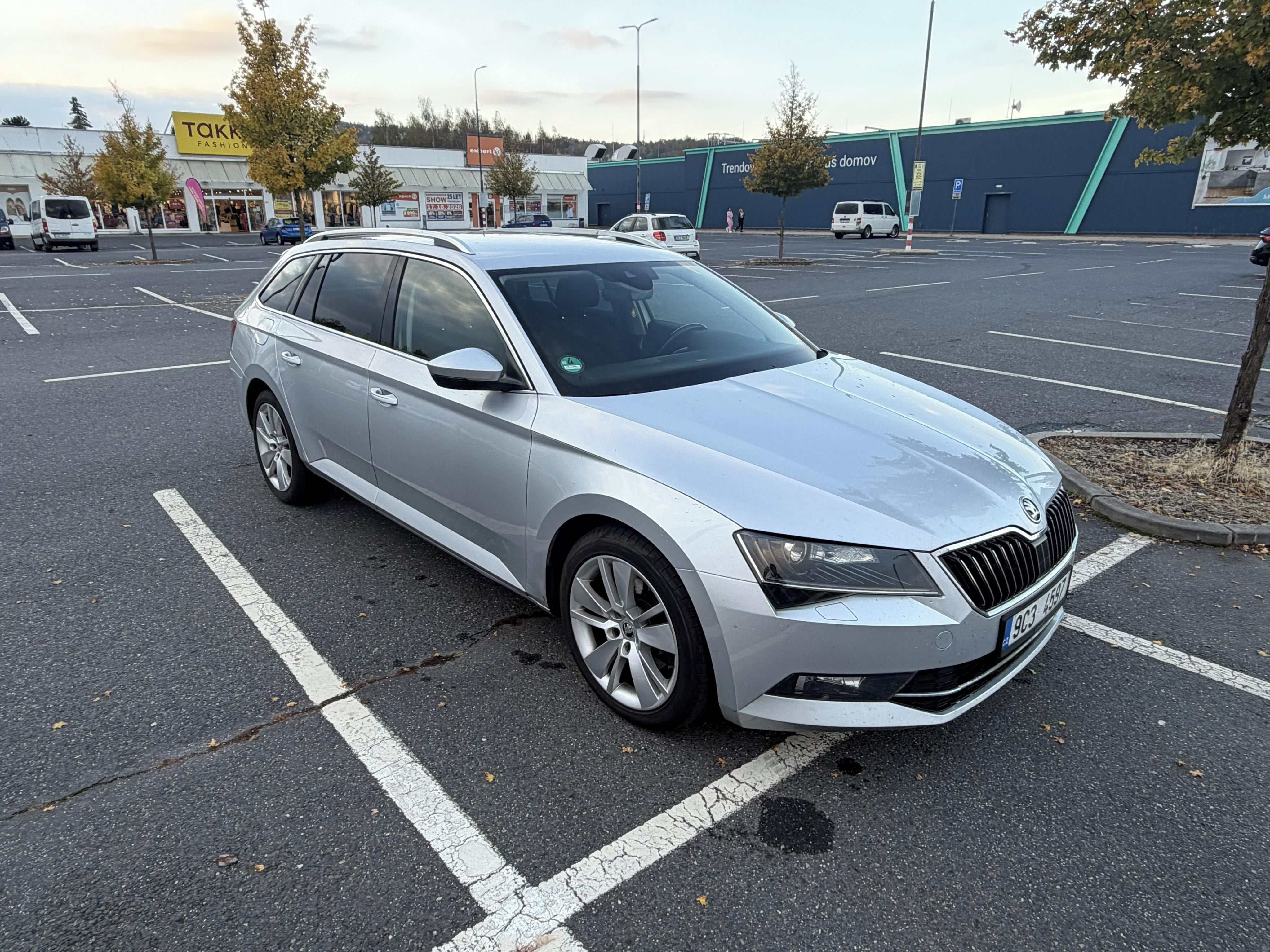 Škoda Superb, 2,0 TDI/140kW NAVI - fotka 3