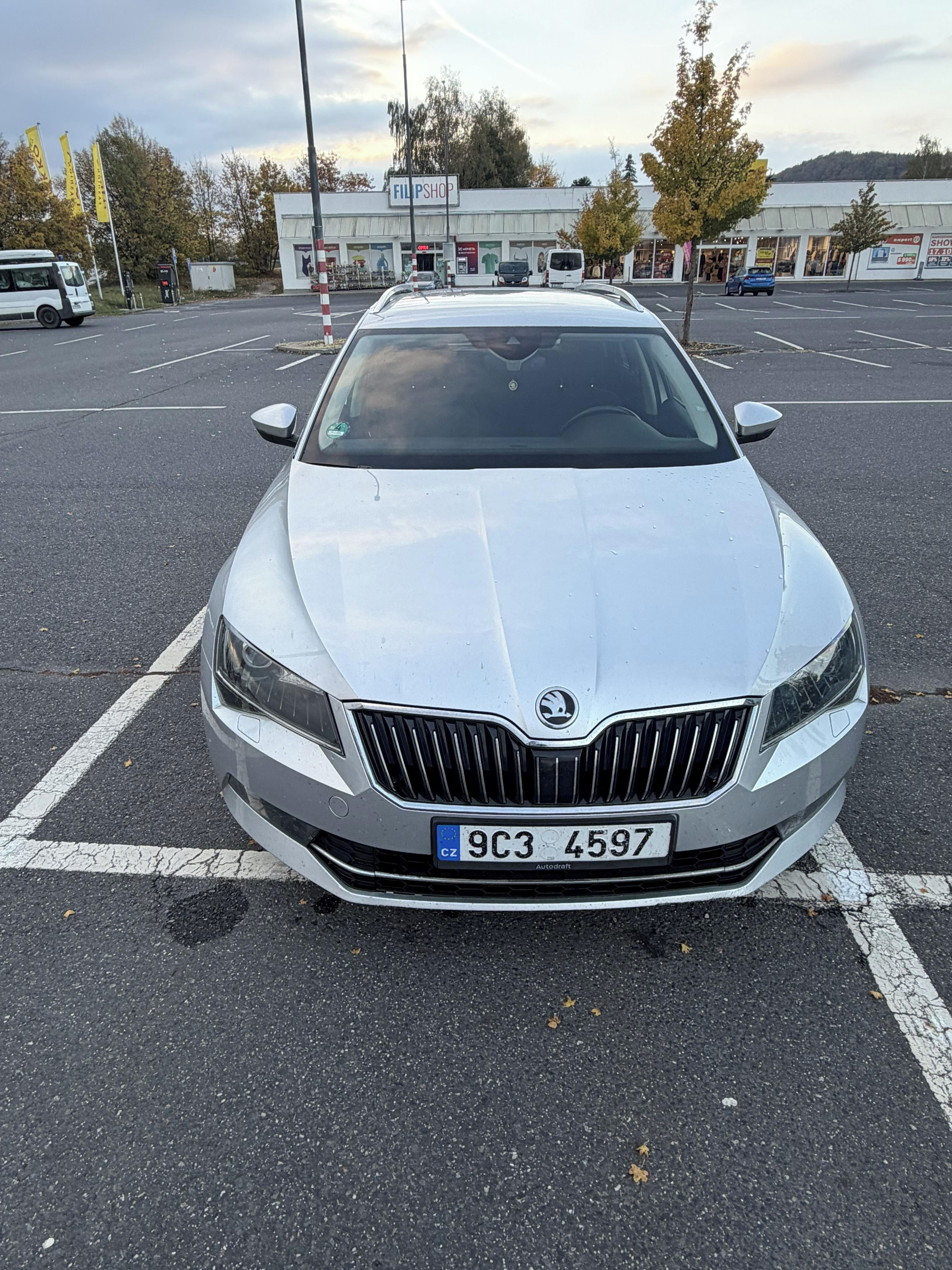 Škoda Superb, 2,0 TDI/140kW NAVI - fotka 2