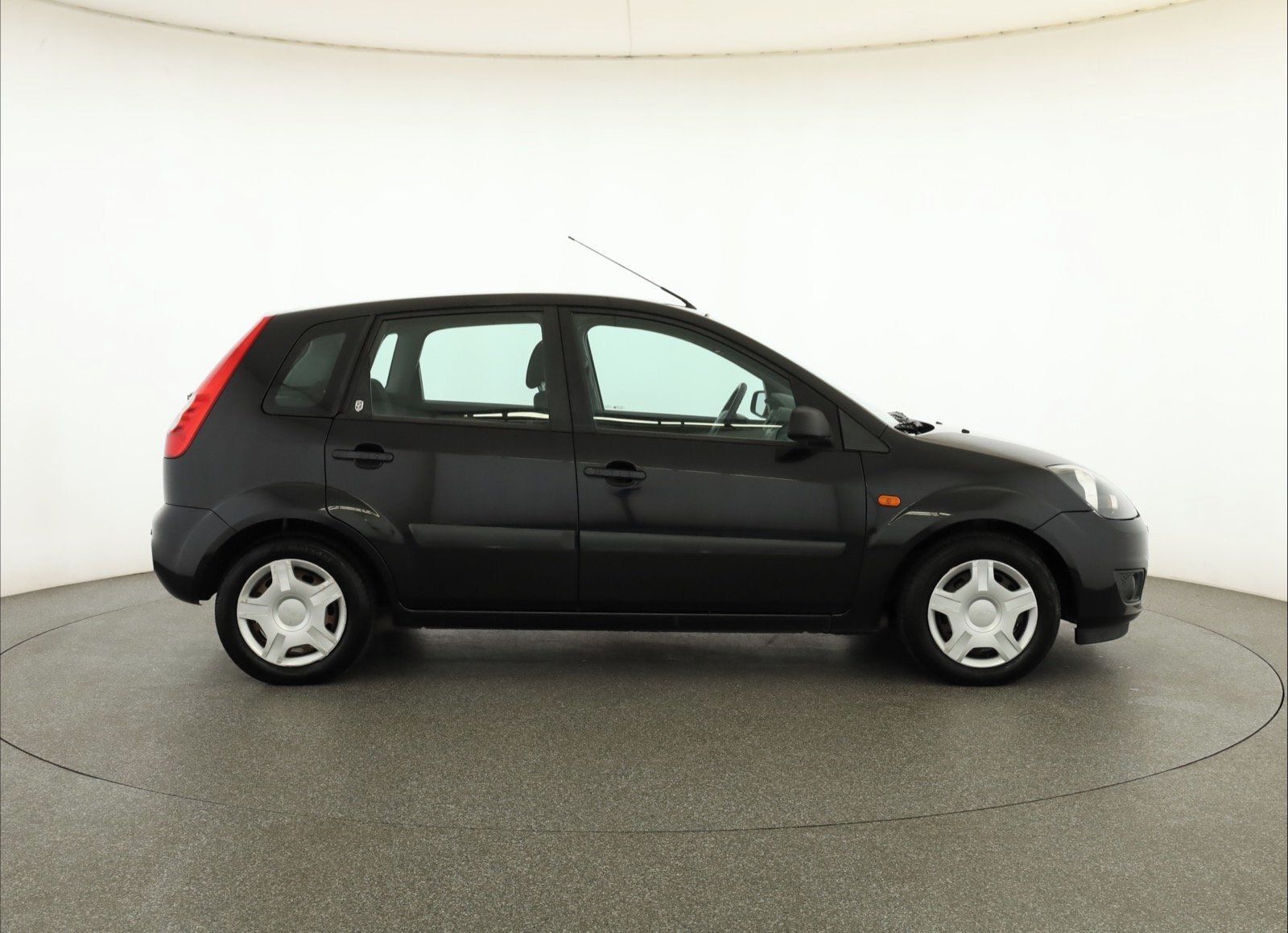 Ford Fiesta, 1.25, Ghia, Parkovací asistent - fotka 6