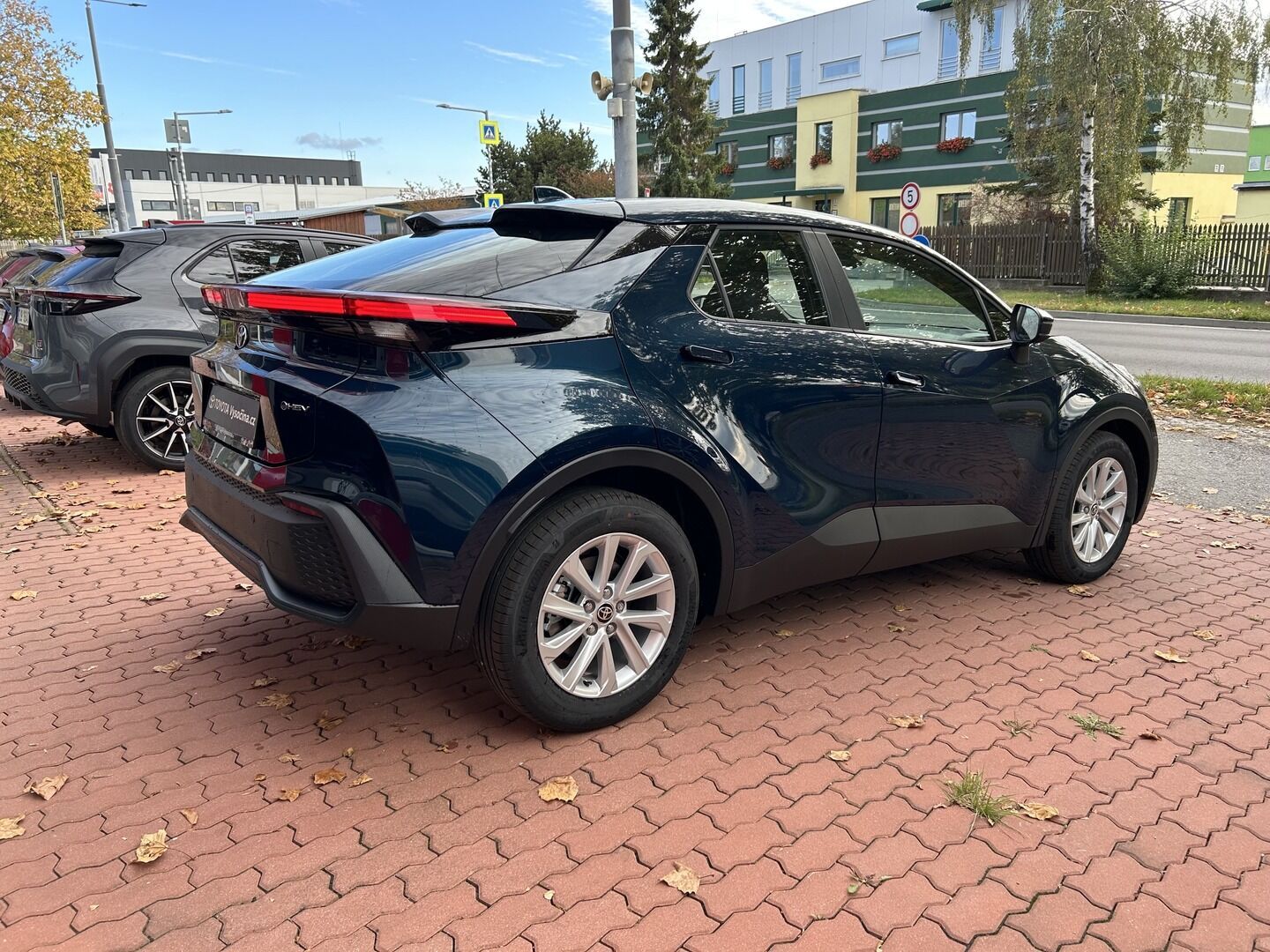 Toyota C-HR, 1,8L Hybrid 140 koní (2x4) - - fotka 5