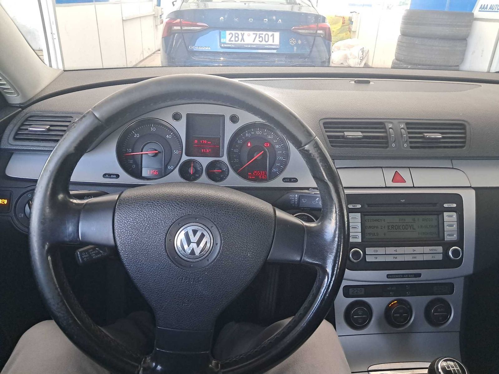 Volkswagen Passat, 2.0 TDI, po STK - fotka 3
