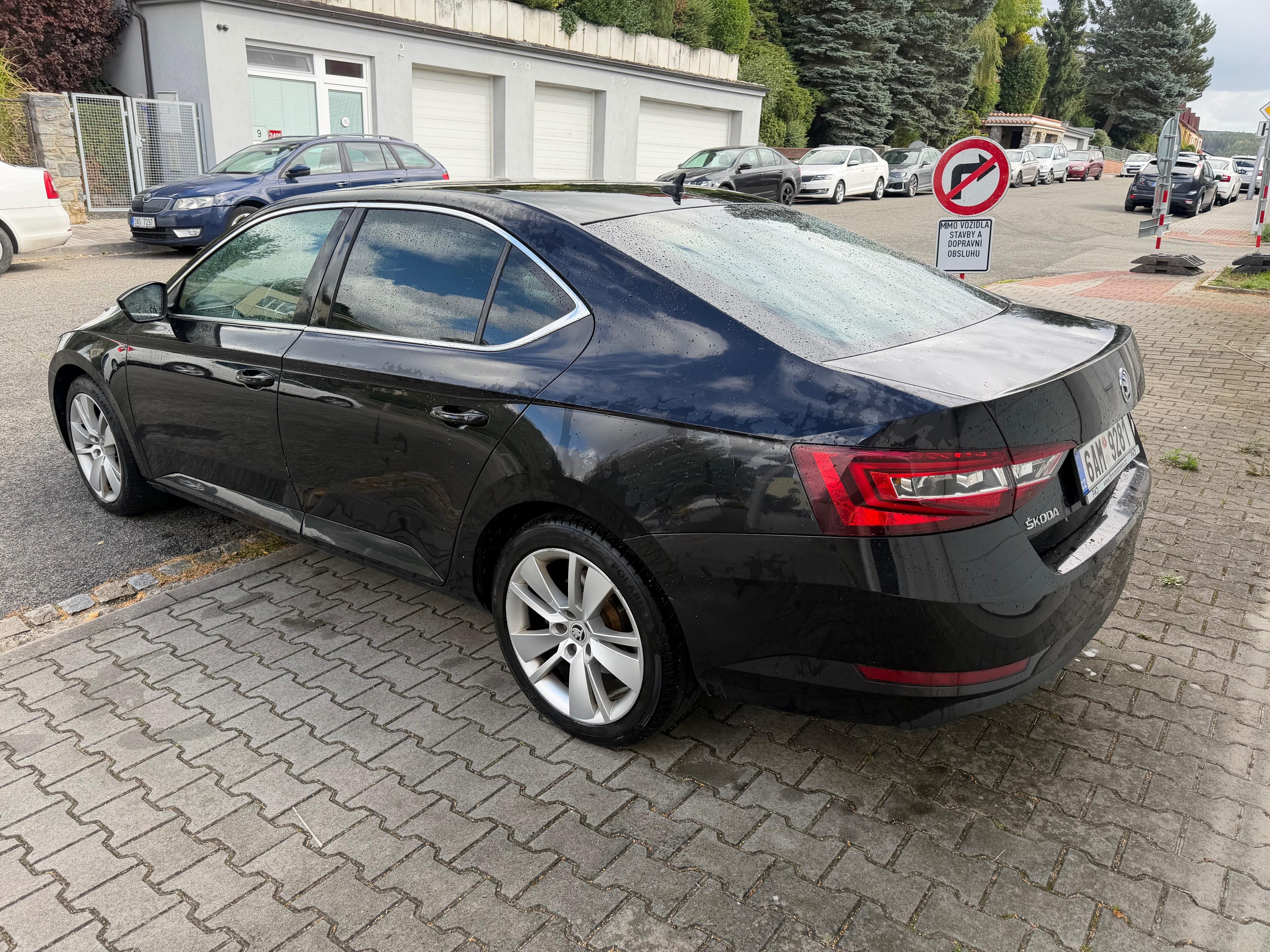 Škoda Superb, 2.0tdi, dsg,alcantara, navi - fotka 3