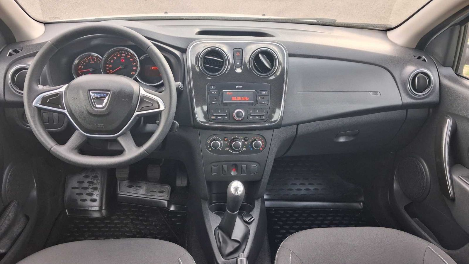 Dacia Logan, 1.0 SCe, ČR,1.maj, Klima - fotka 3