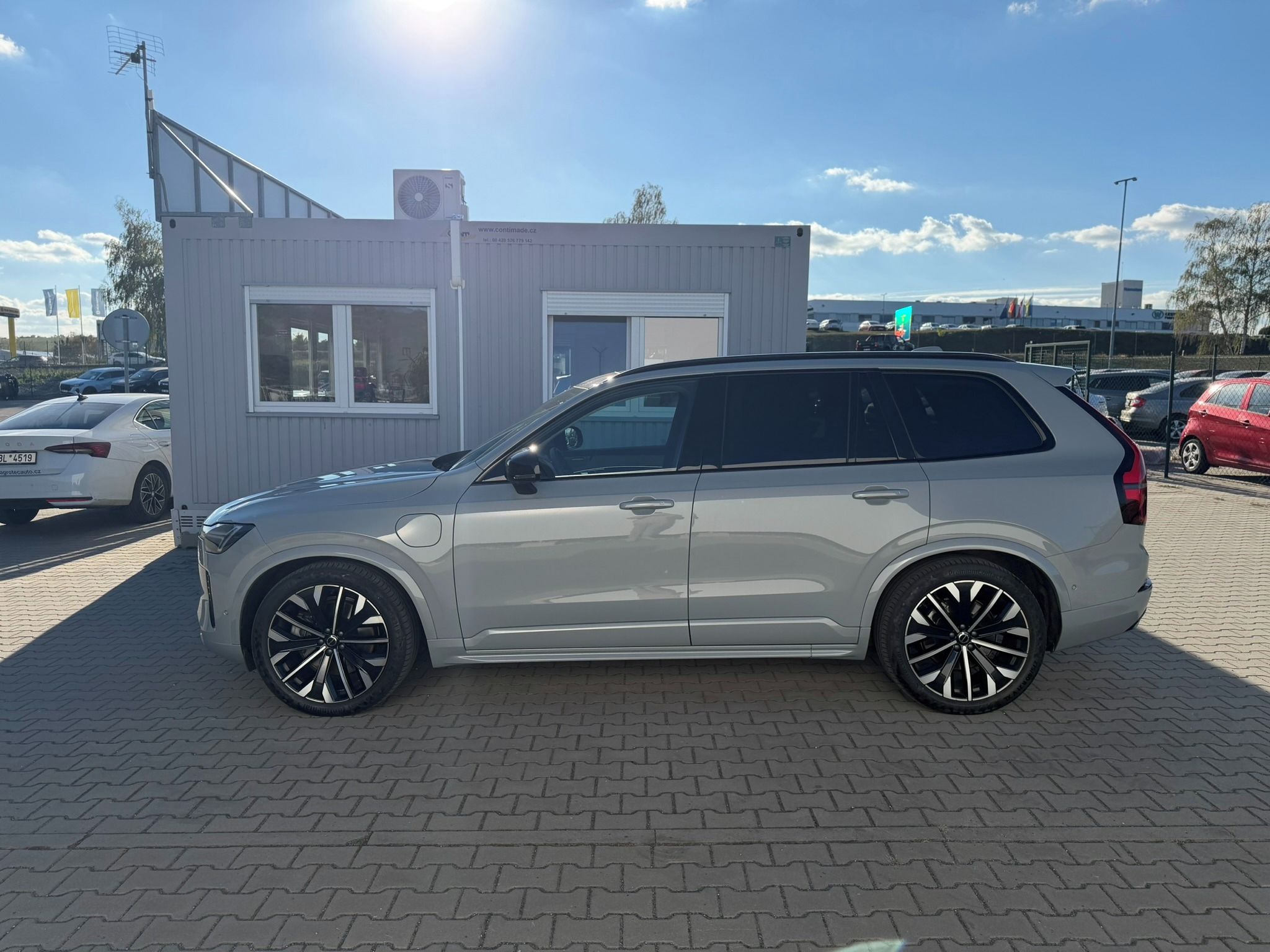 Volvo XC90, 2.0 PHEV 335 kW T8 Ultra Dark - fotka 4