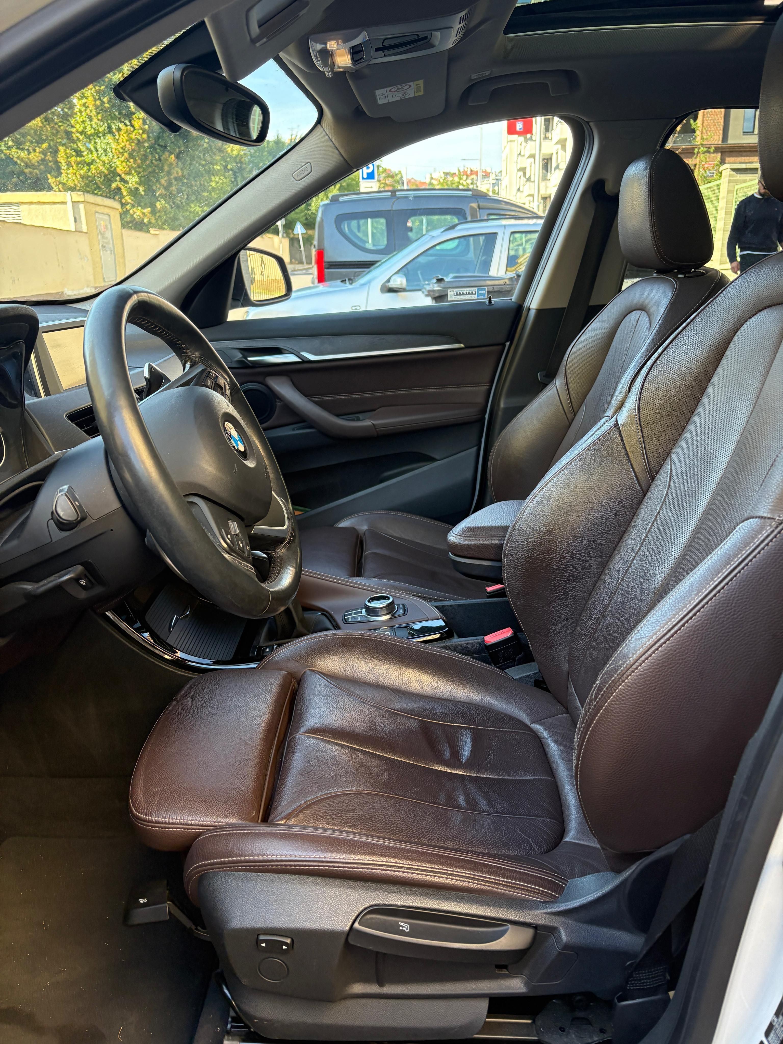BMW X1, xDrive25d, kůže, panorama, ČR - fotka 3