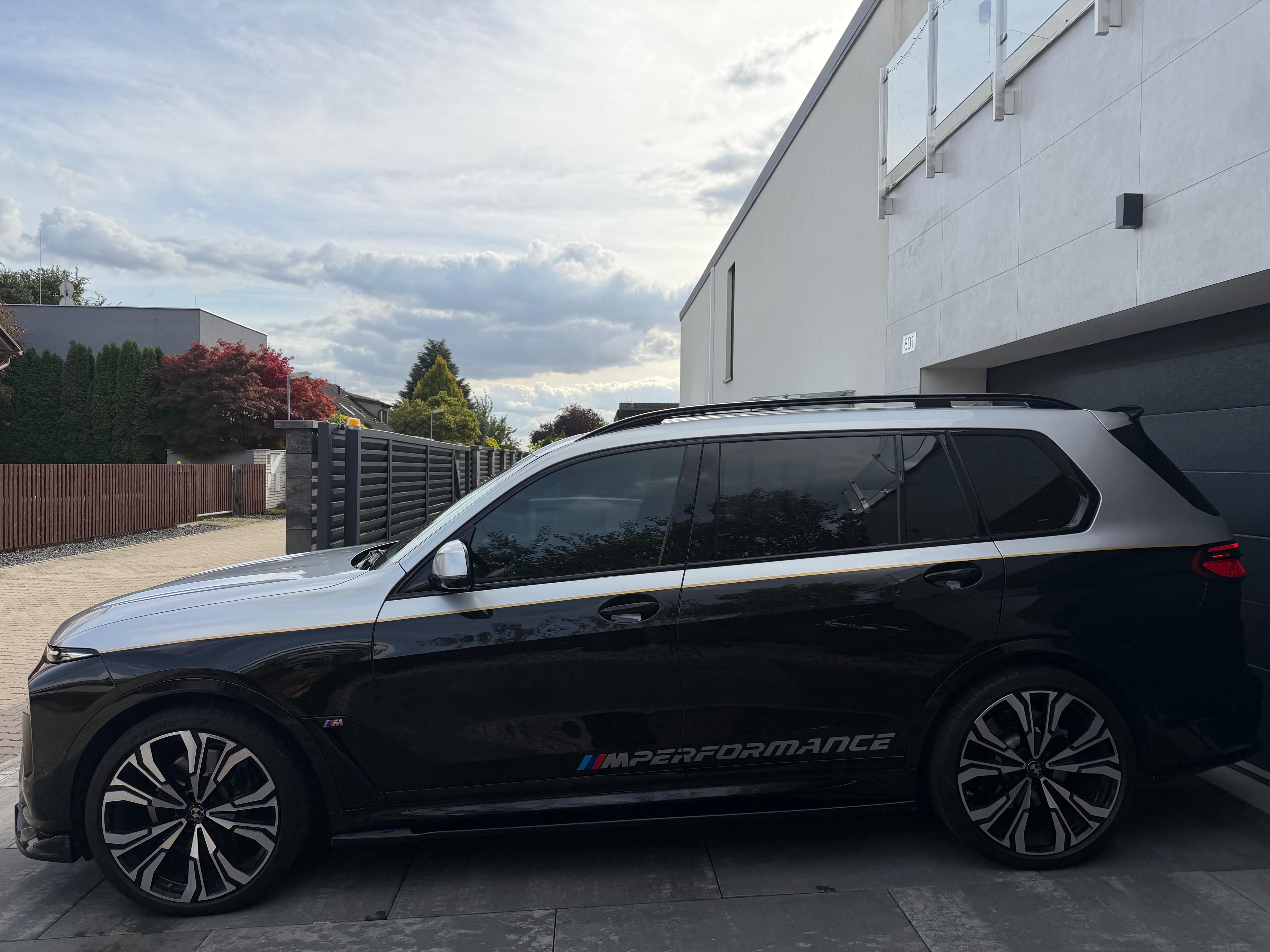 BMW X7, M60i*B&W*MASÁŽ*SKYLOUNGE*XD - fotka 2